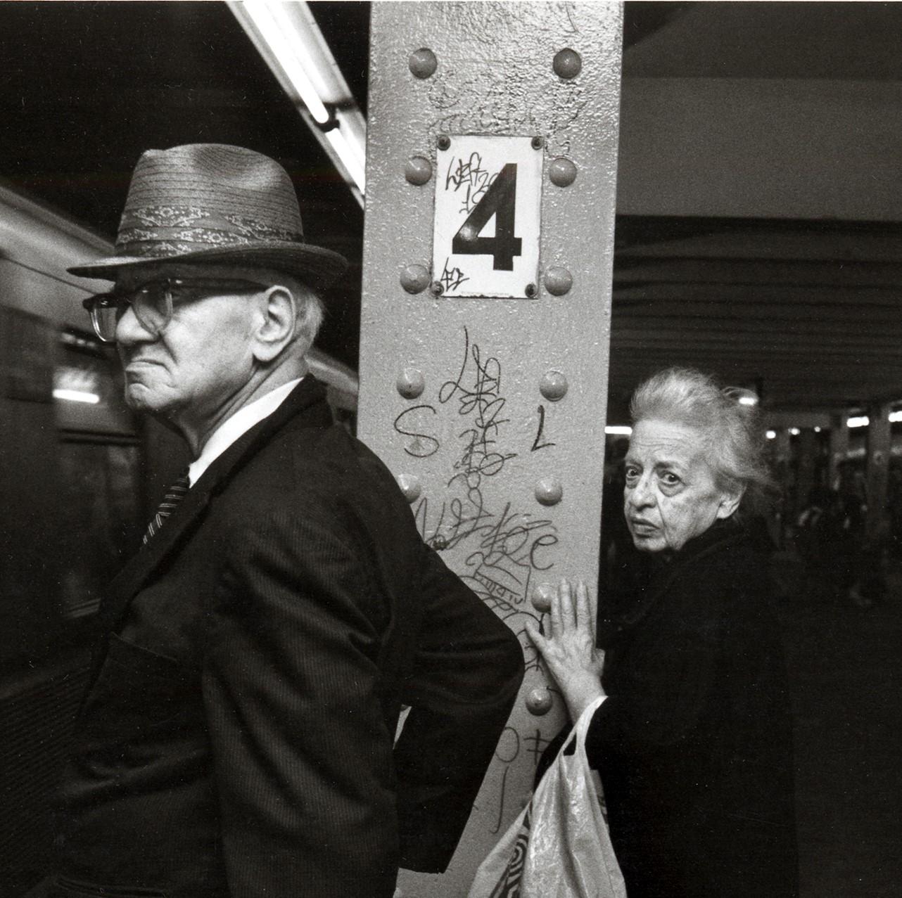 Subway 31 Black & White, photographie en édition limitée, NYC, 1980, non encadrée - Photograph de John Conn