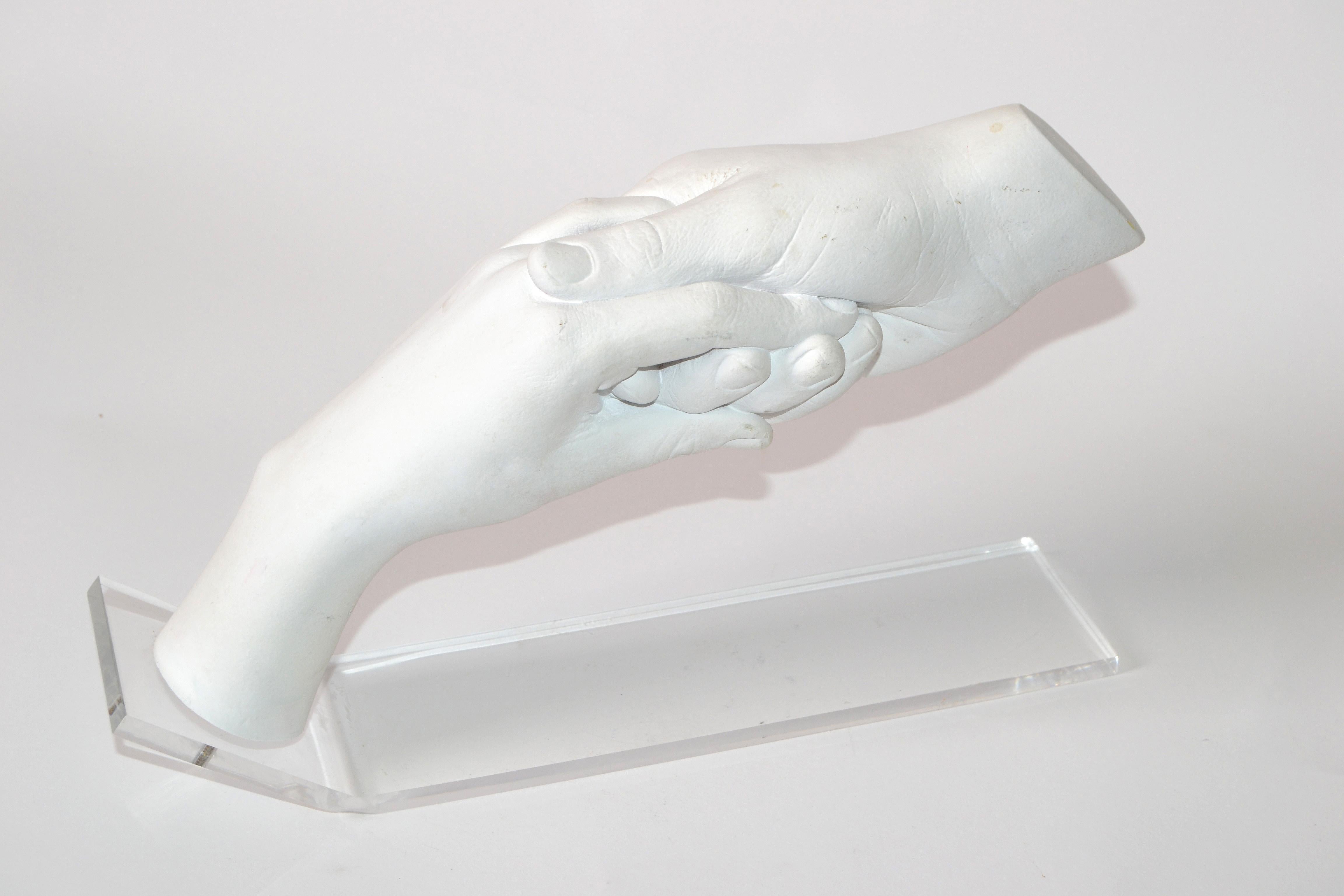 holding hands sculpture