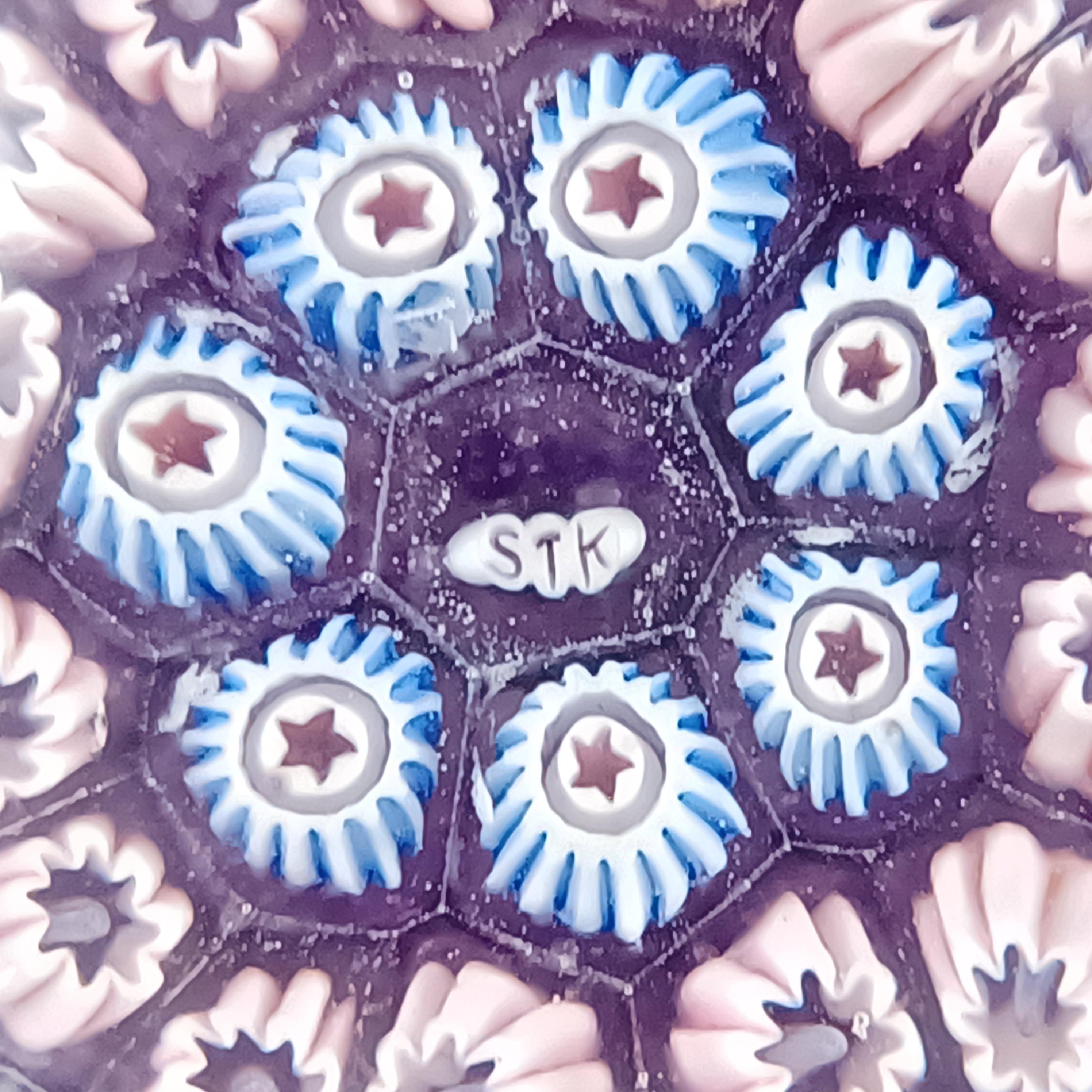 Pisapapeles millefiori de cristal morado John Deacons STK St Kilda Británico en venta