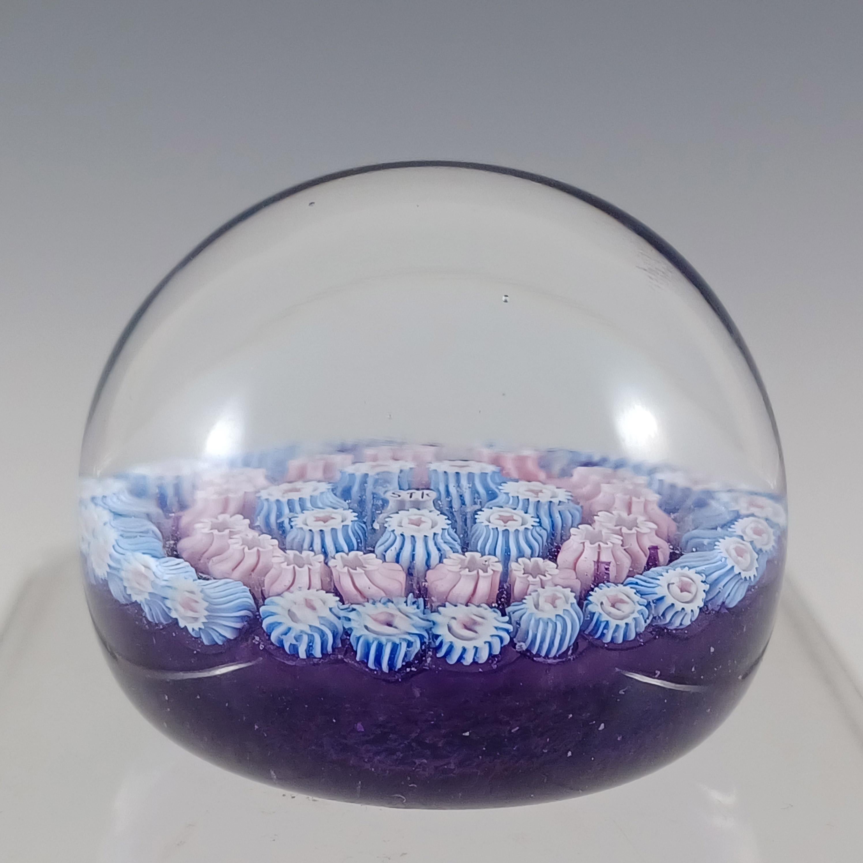 Pisapapeles millefiori de cristal morado John Deacons STK St Kilda finales del siglo XX en venta