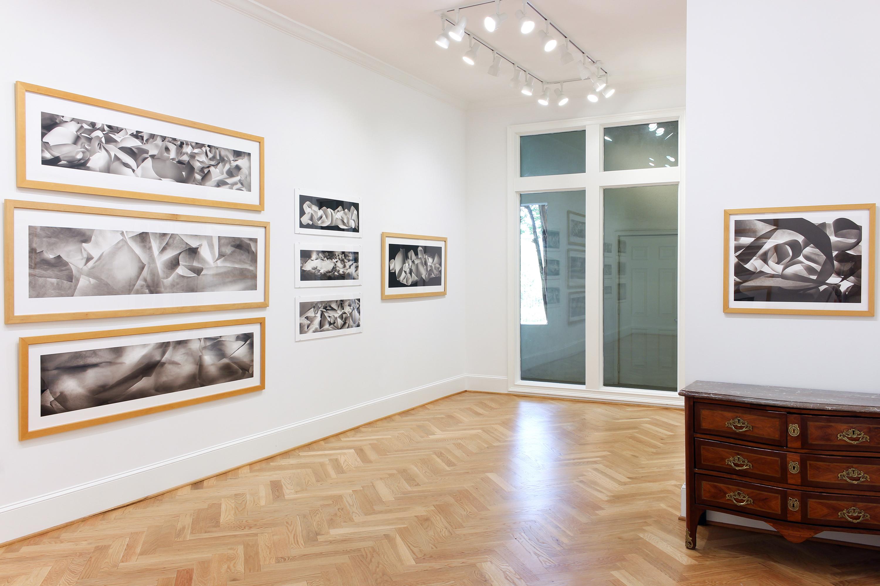 „Undercurrents (5/14/22)“ – abstrakte Fotografie – Schwarz-Weiß-Fotografie (Grau), Black and White Photograph, von John Dean