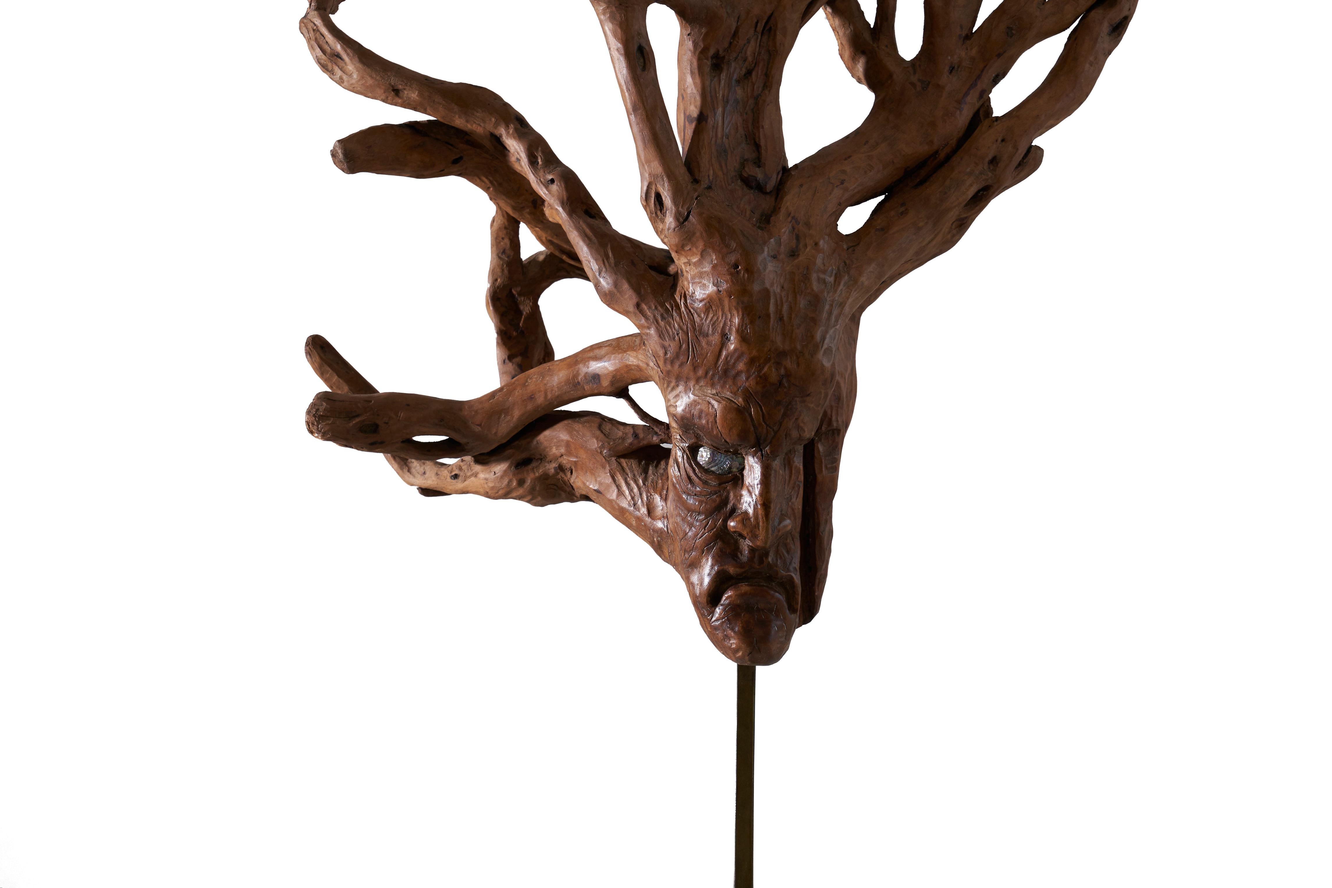 Escultura de madera de deriva seleccionada por John Dickinson para el Parque de Bomberos Histórico de San Francisco.
Colocado en el dormitorio de John en las mismas cajas que se muestran, (también disponible) Soporte expositor de latón personalizado