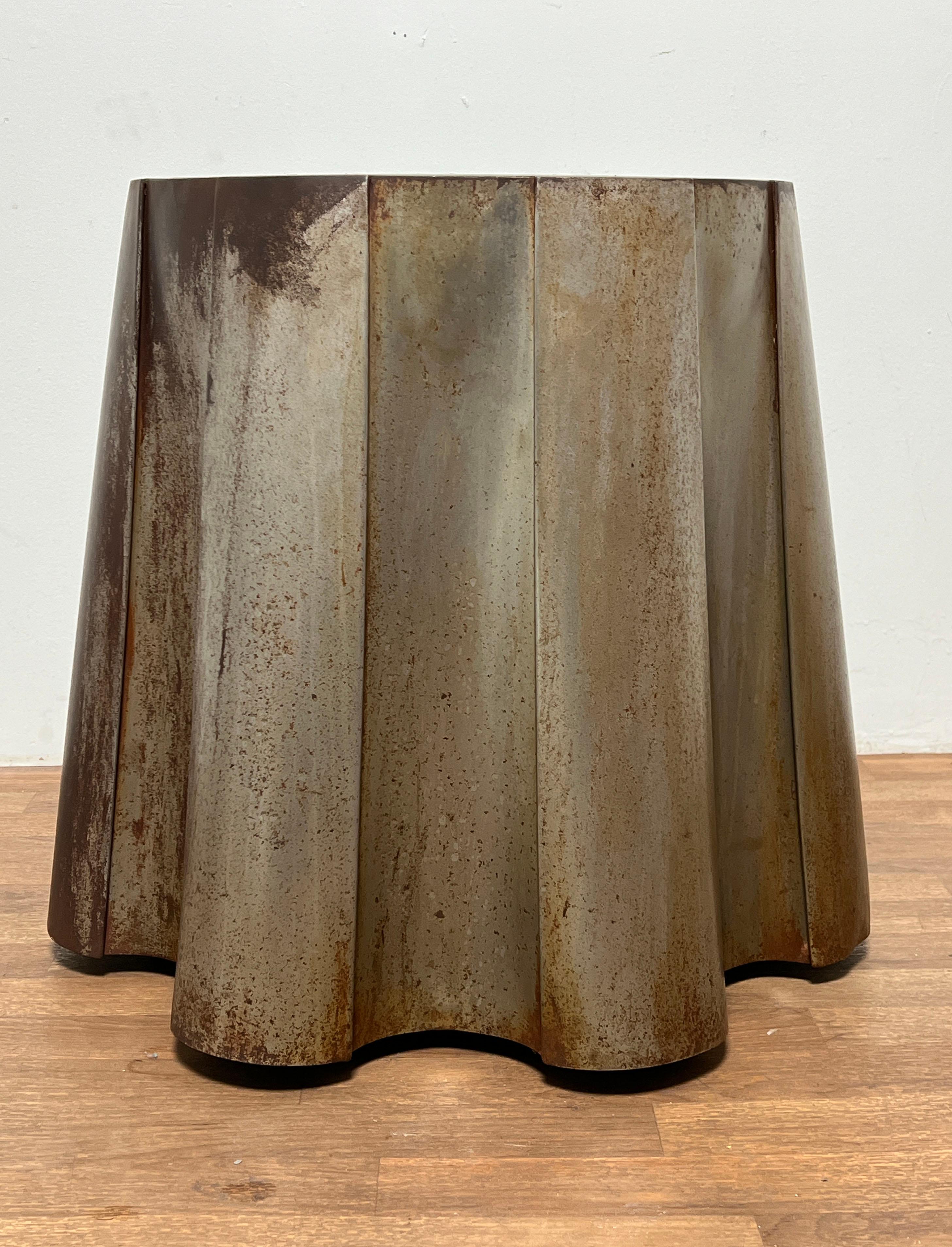 Drapierter Tisch im John Dickinson-Stil aus verzinktem Stahl, ca. 1980er Jahre 1