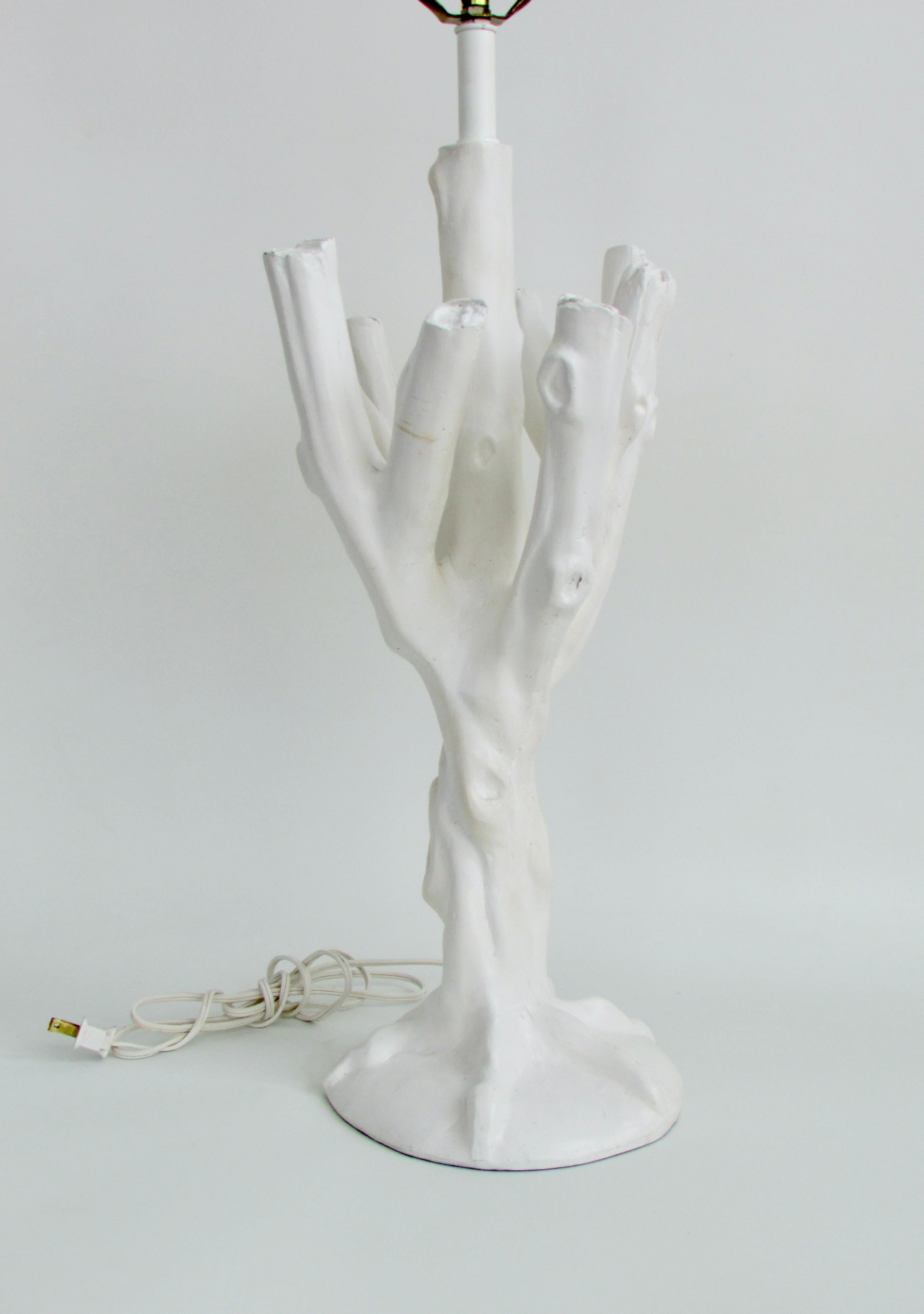 Américain Lampe à poser en forme de branche d'arbre organique de style John Dickinson en finition blanche. en vente