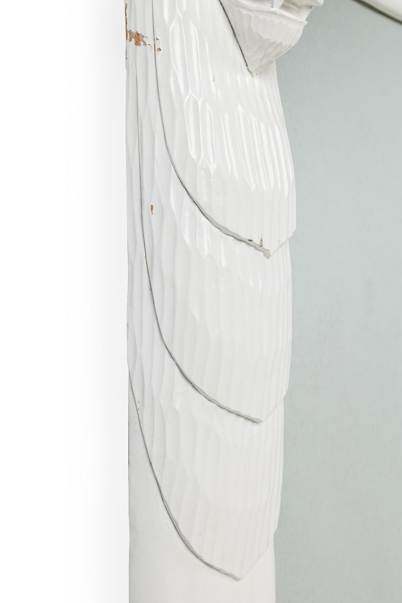 Américain Miroir en laque blanche de style John Dickinson en vente