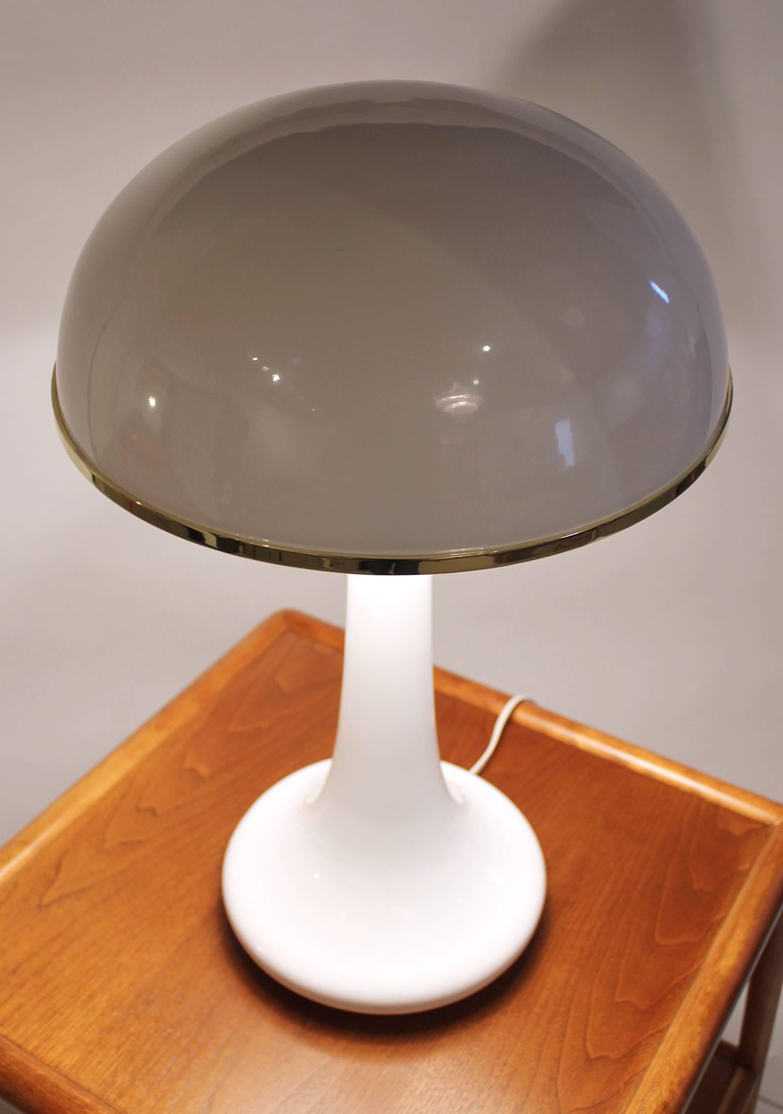 John Dickinson White Lacquered Table Lamp with Dome Shade In Excellent Condition In Dallas, TX