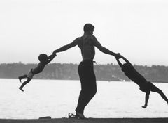 Jacques D'Amboise Jugando con sus hijos, Seattle, 1962
