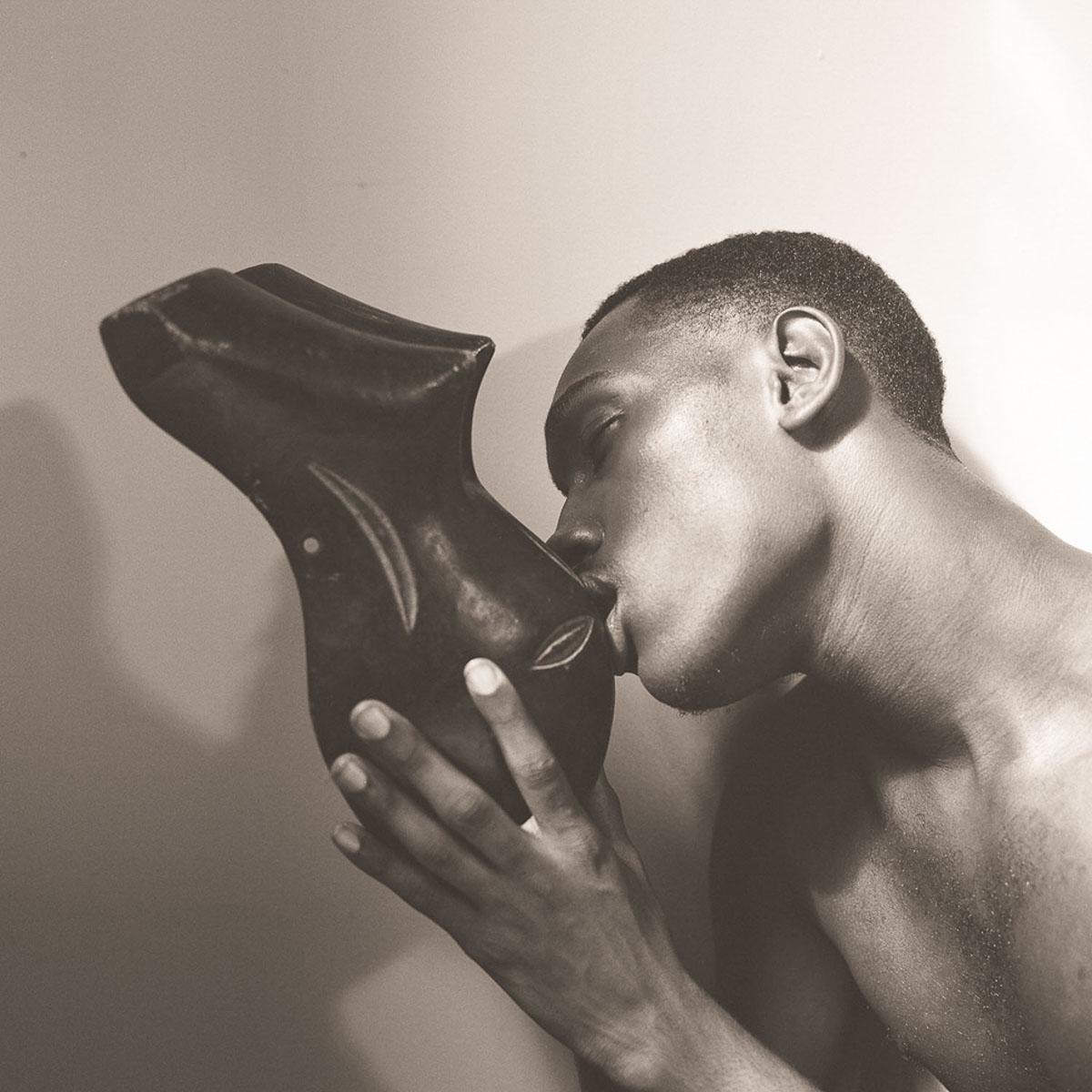 Portrait Photograph de John Edmonds - Beso