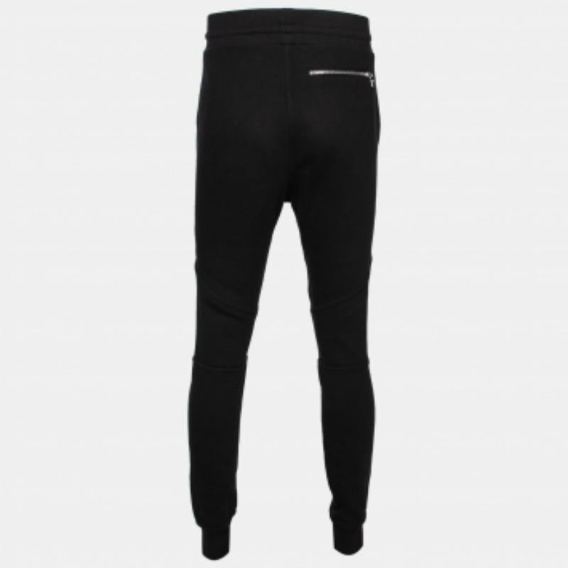 Esci per fare jogging con questi joggers super eleganti, per rilassarti o per fare delle commissioni: la creazione di John Elliott ti farà sentire a tuo agio tutto il giorno. È stato realizzato con materiali di alta qualità e si abbina bene a