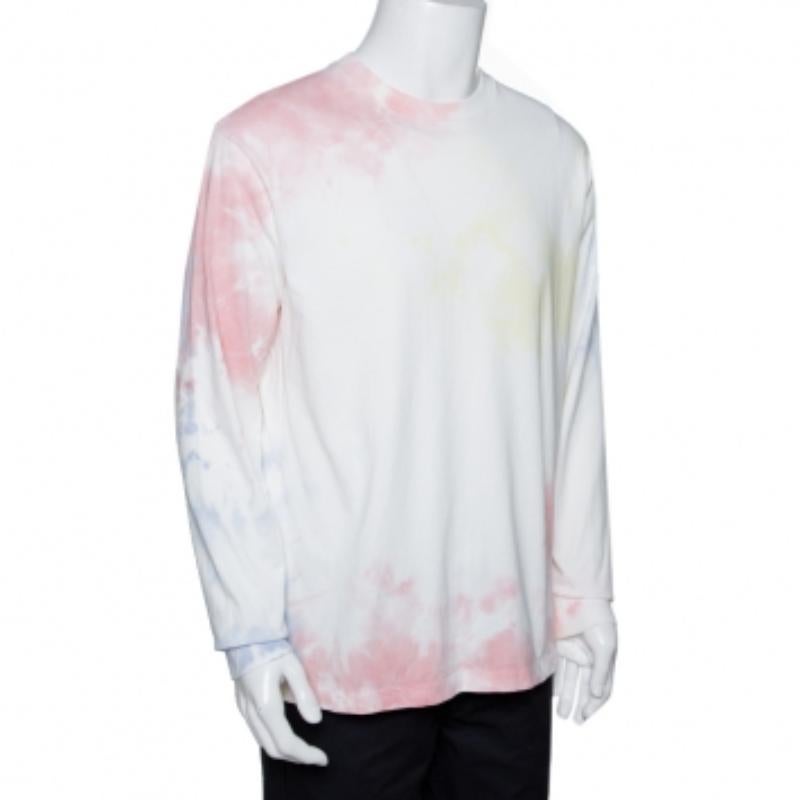 Esta camiseta de John Elliott es cómoda y elegante. Está confeccionado en algodón 100% y viene con mangas largas y detalles teñidos. Es único y llama la atención. Combínalo con pantalones informales y deja una impresión de moda allá donde vayas.