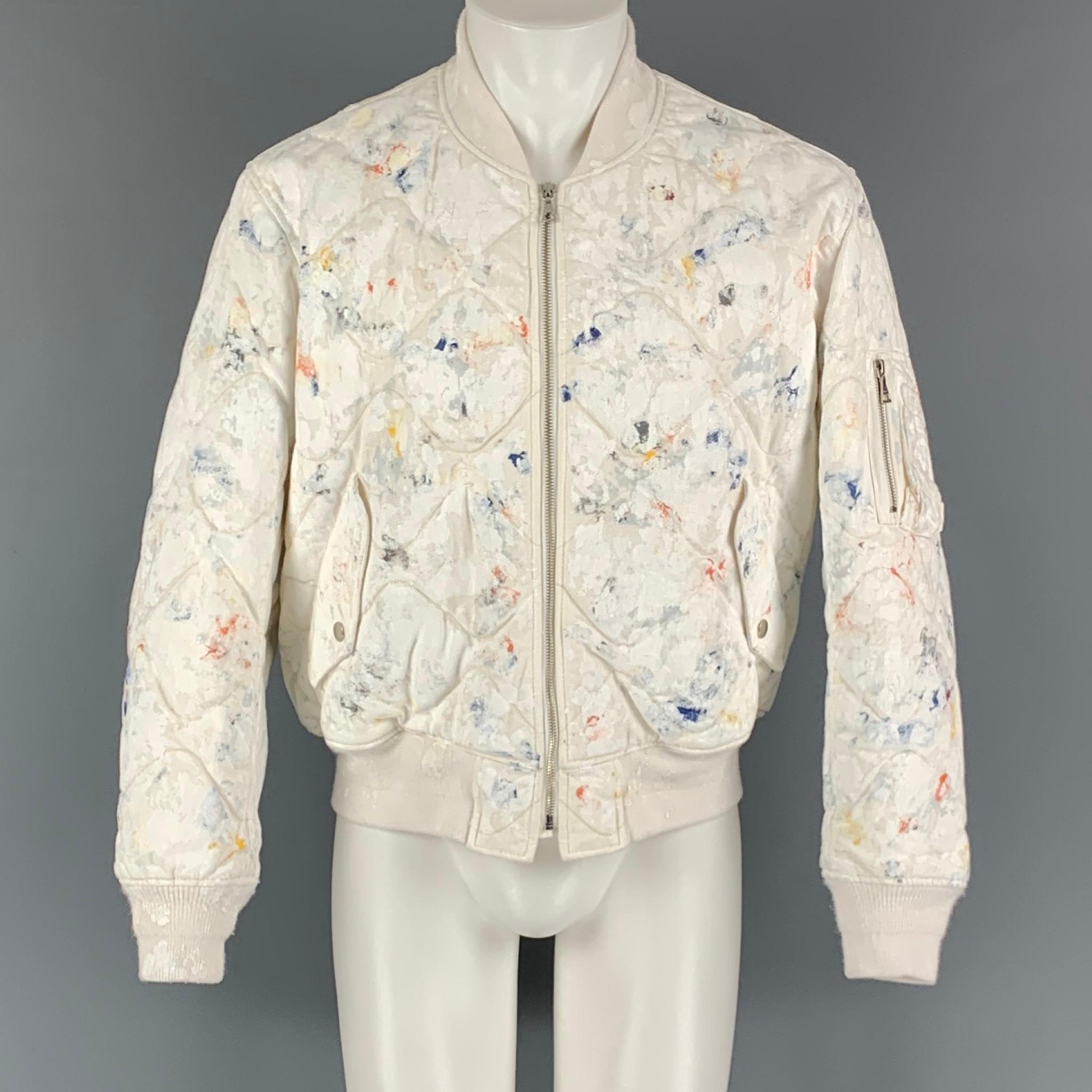 JOHN ELLIOTT jacket comes in a white cotton canvas featuring a bomber quilted style, multi- colour splattered details, and zip up closure. Made in Japan.

Excellent Pre- Owned Conditions.
Marked: M

Measurements:

Shoulder: 19 in.
Bust: 50