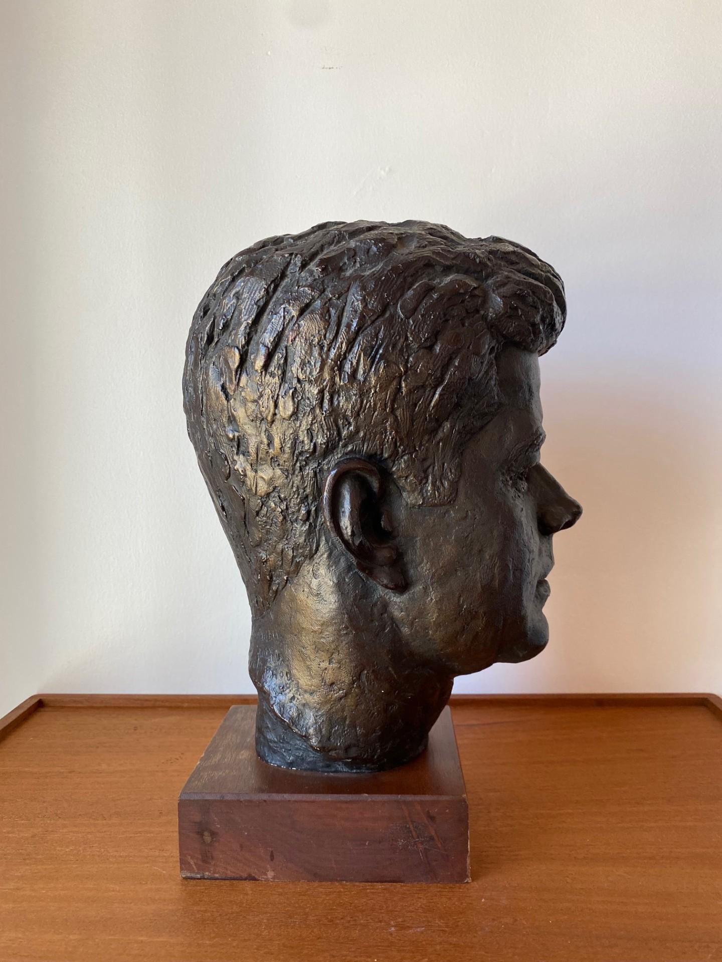 Busto di John F. Kennedy realizzato da Edward Schillaci per Austin Productions 1960 In condizioni buone in vendita a San Diego, CA