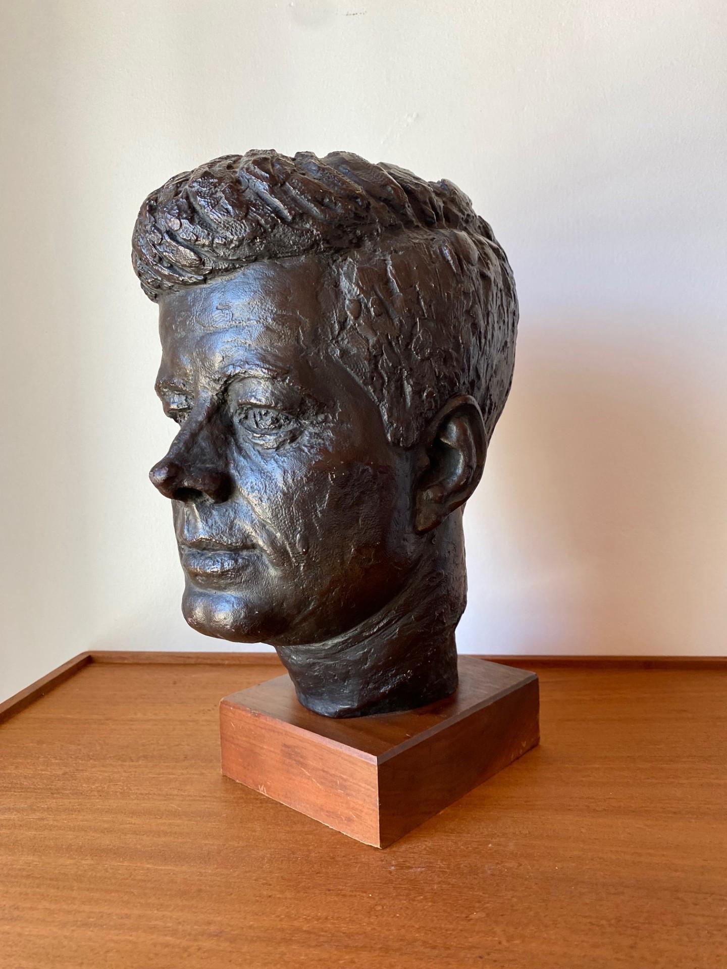 Ceramica Busto di John F. Kennedy realizzato da Edward Schillaci per Austin Productions 1960 in vendita