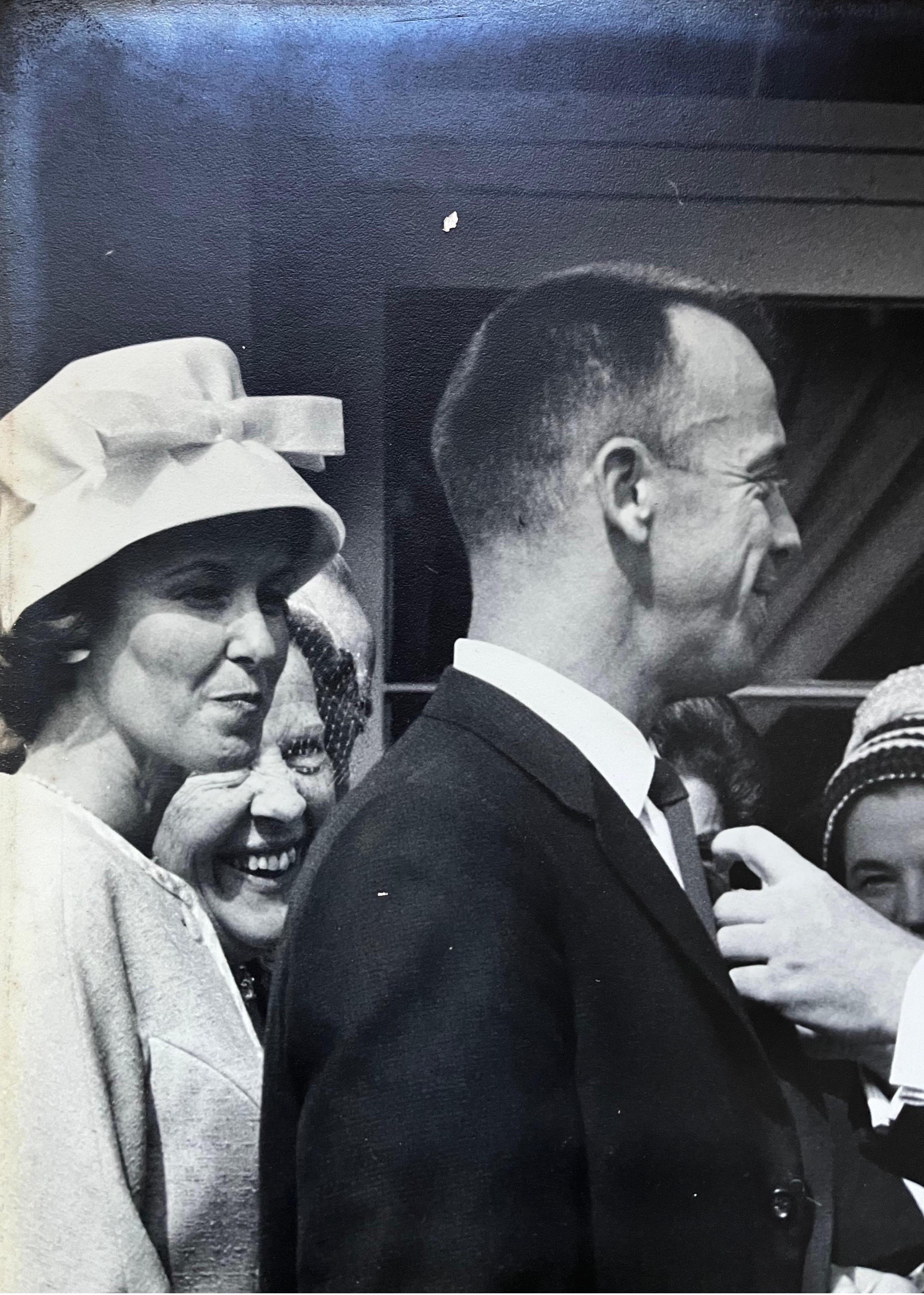 John F Kennedy b&w photo with Alan Shepard & John Glenn In Fair Condition For Sale In Philadelphia, PA