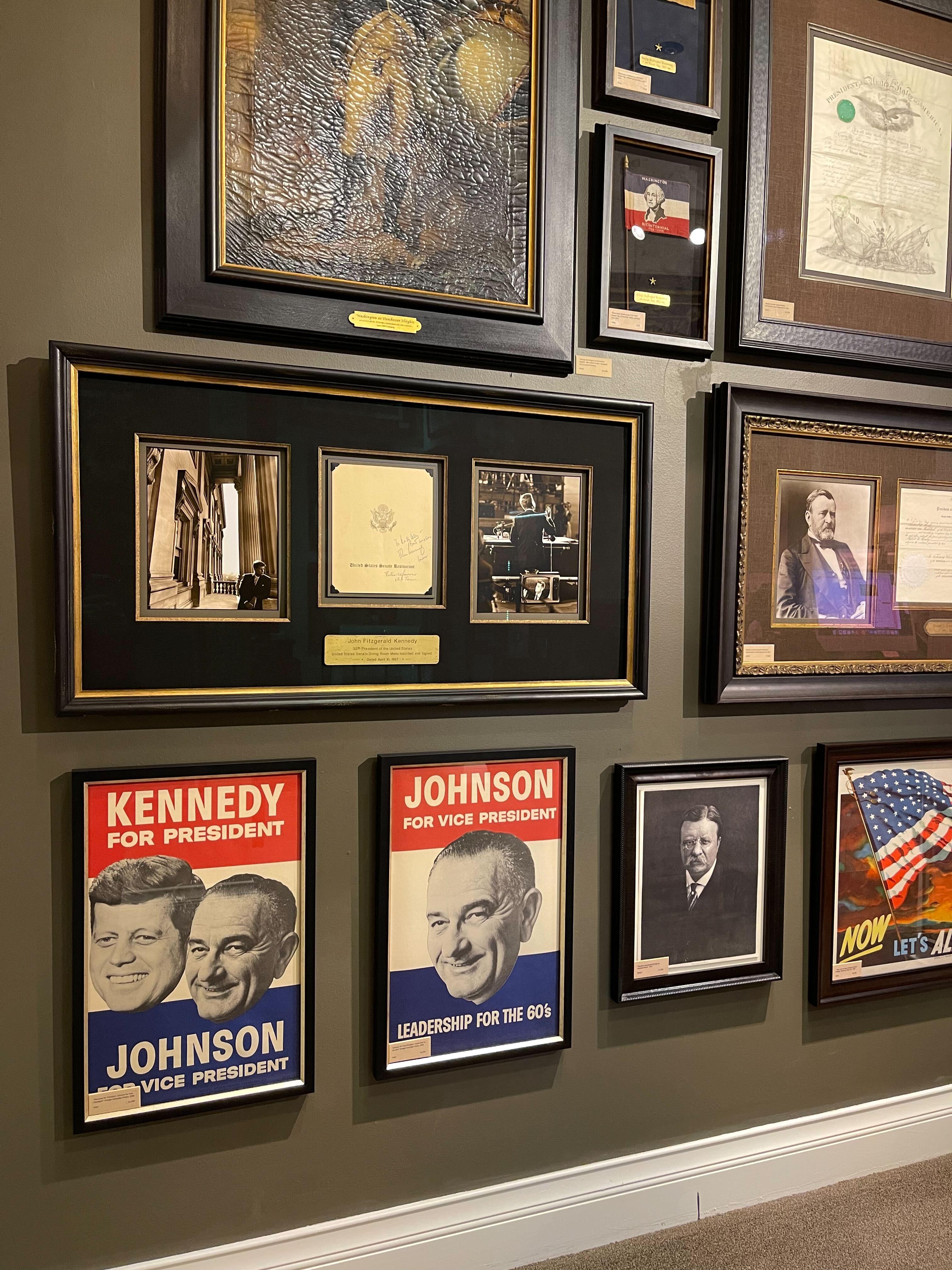 John F. Kennedy, signierte SenatsMenü-Collage im Angebot 2