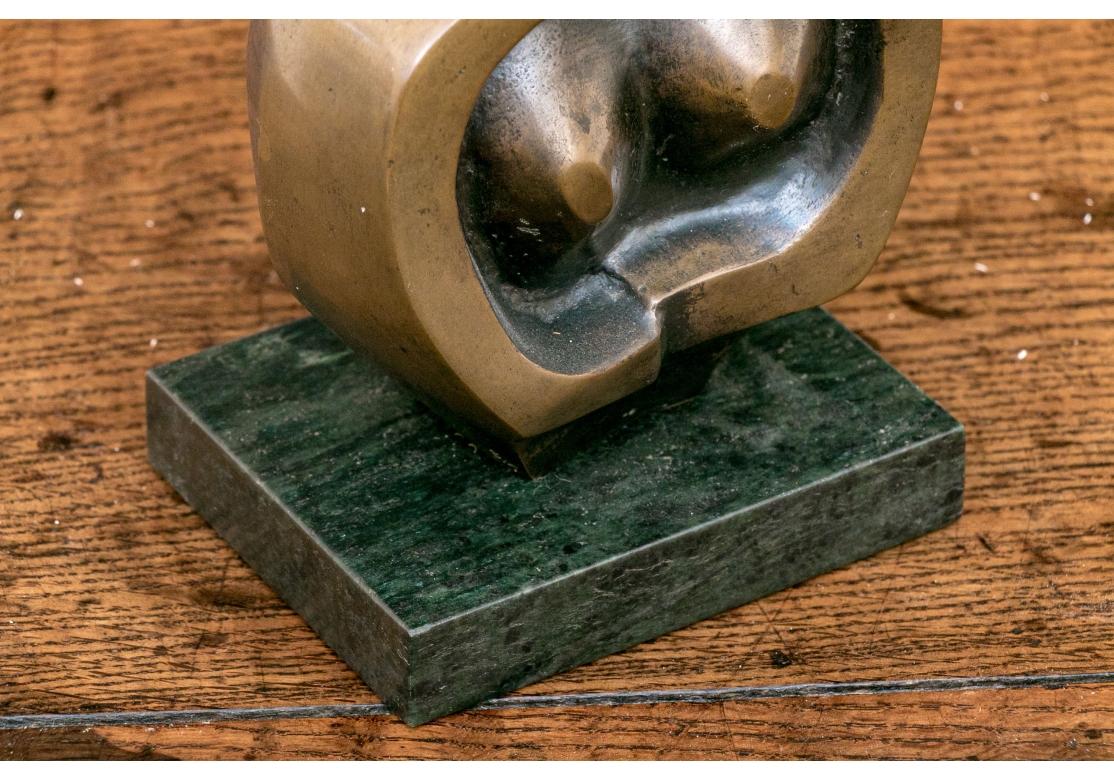 Bronze John Farnhan (anglais B .1942)  Torse en bronze sur socle en marbre Ltd. Ed 3/7 en vente