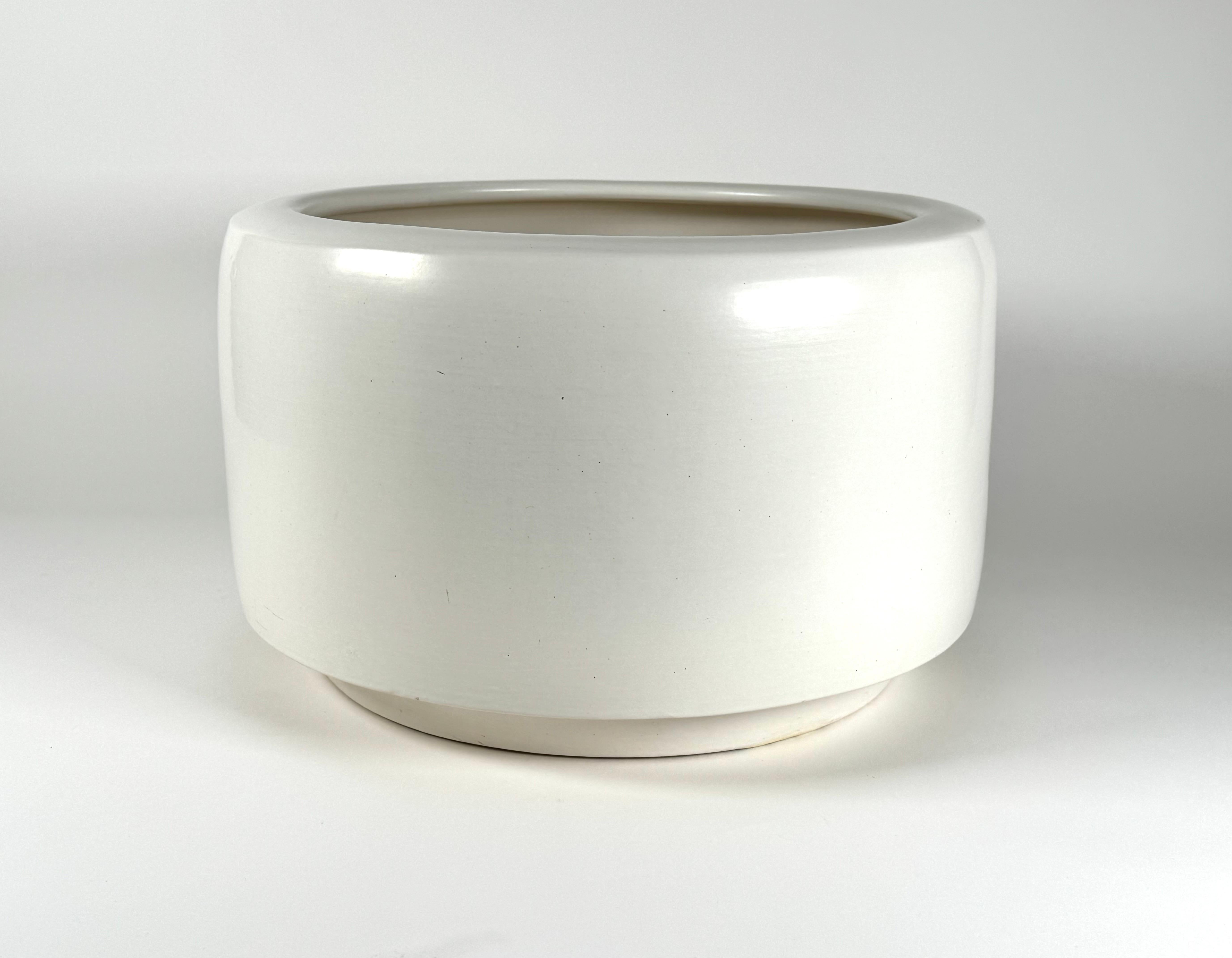 Mid-Century Modern John Follis Architectural Pottery Planter CP-17 in White Glaze