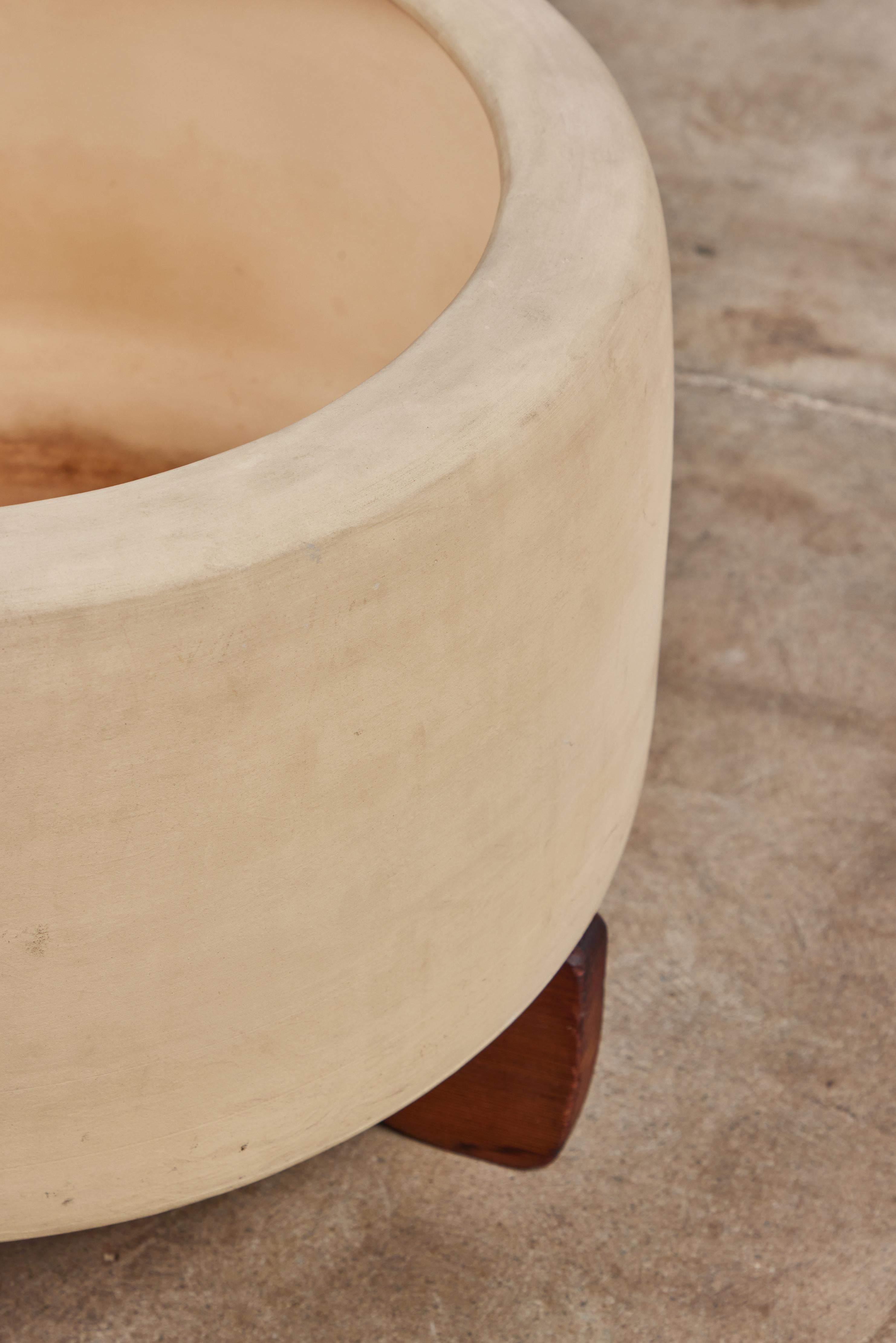 Tire-Pflanzgefäß auf Holzsockel CP-17 von John Follis für Architectural Pottery (Keramik) im Angebot