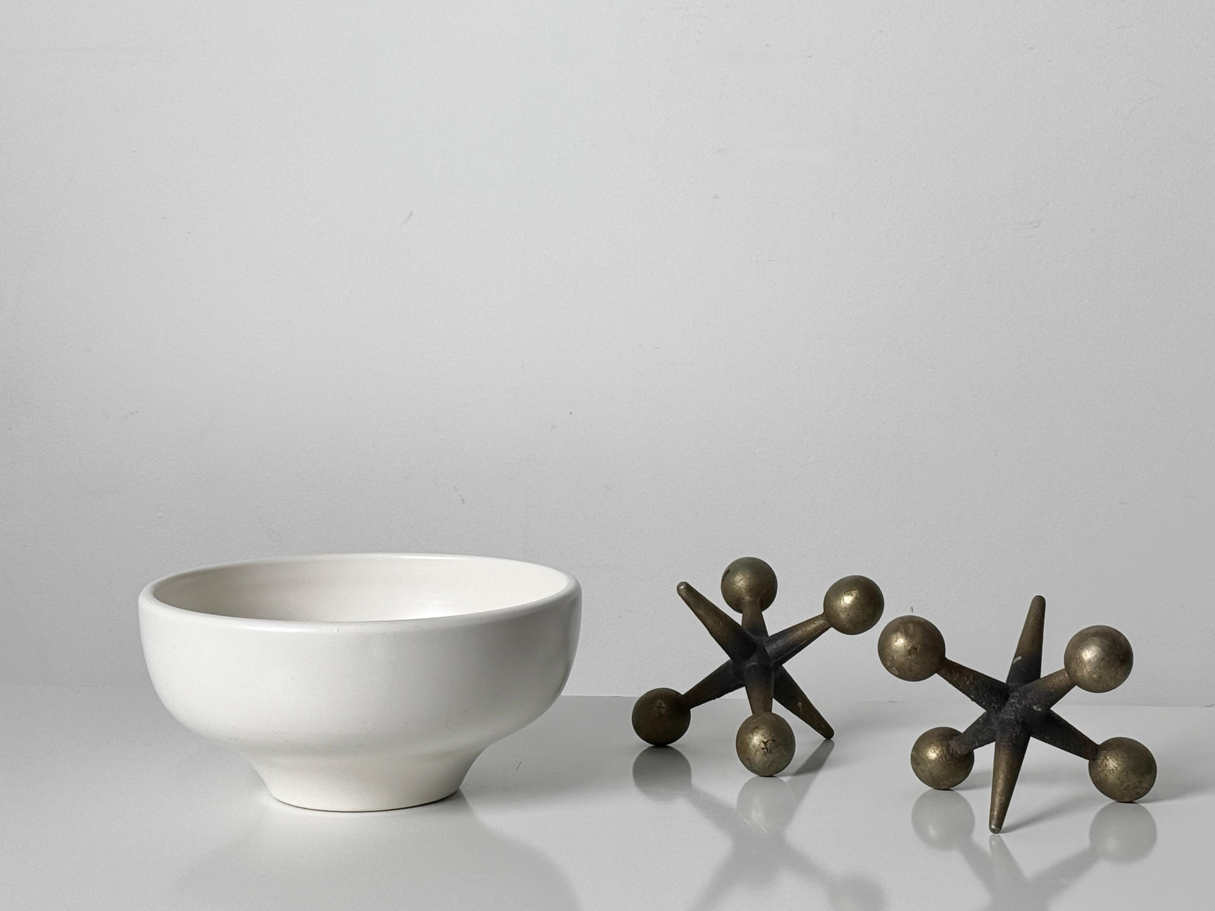 Mid-Century Modern John Follis Architectural Pottery Miniature White Footed Bowl Planter USA 1950s
