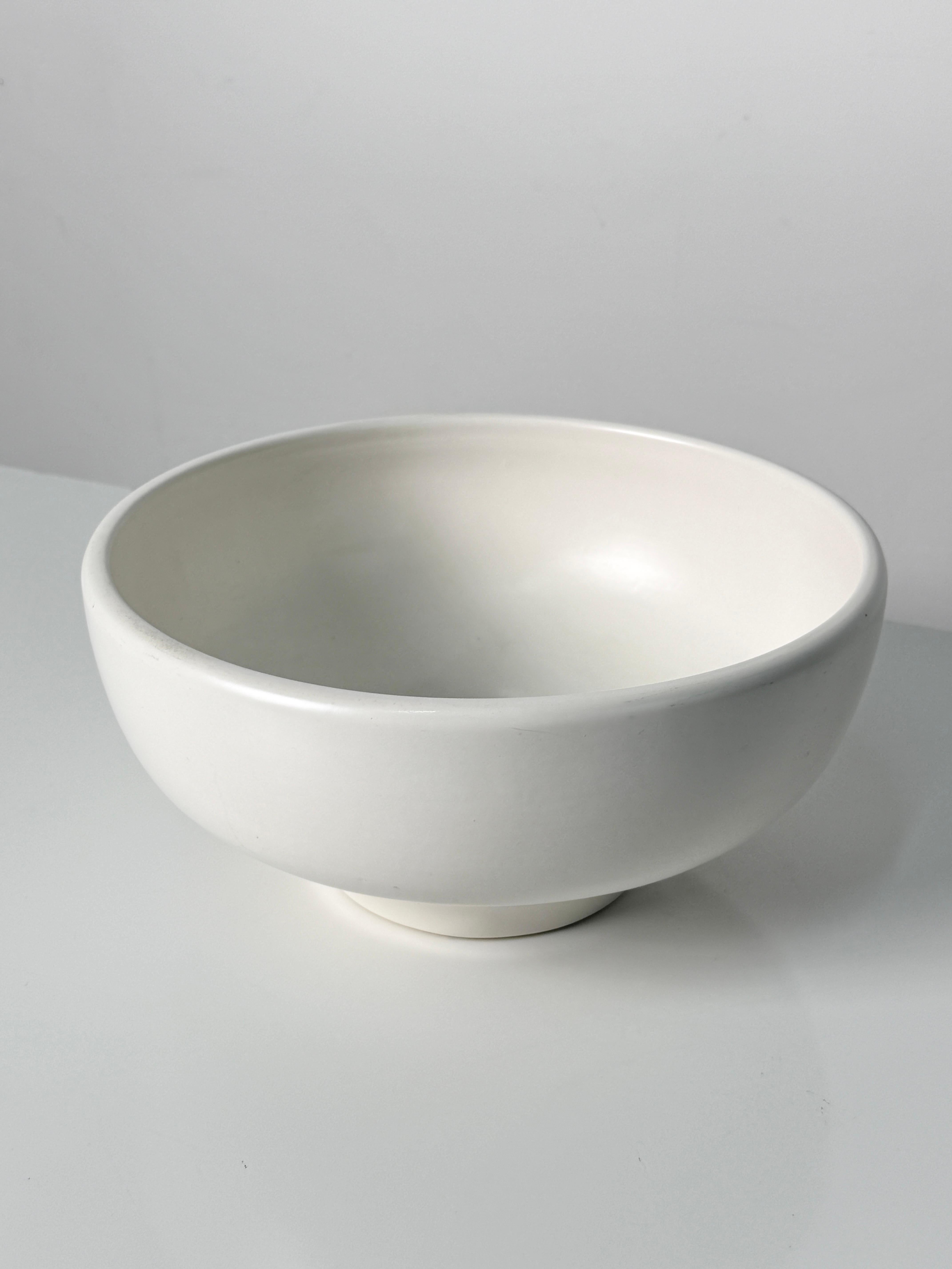 John Follis Architectural Pottery Miniature White Footed Bowl Planter USA 1950s In Good Condition In Troy, MI