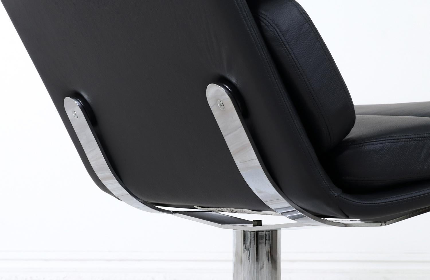 Late 20th Century John Follis “Solo” Black Leather & Chrome Lounge Chair for Fortress For Sale