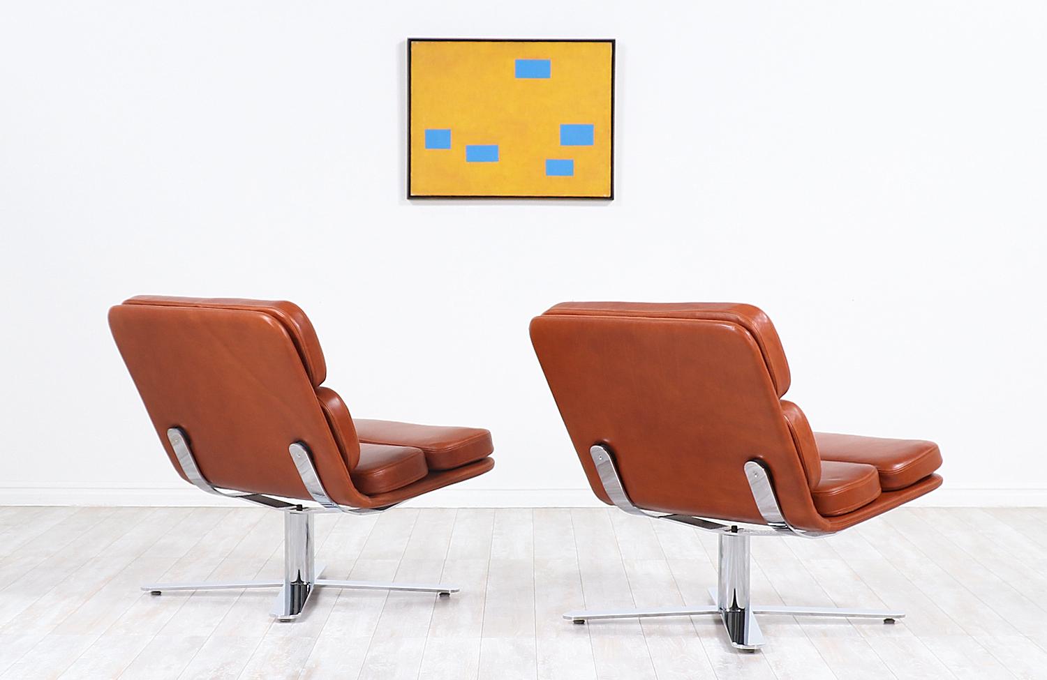 John Follis “Solo” Cognac Leather Lounge Chairs for Fortress In Excellent Condition In Los Angeles, CA