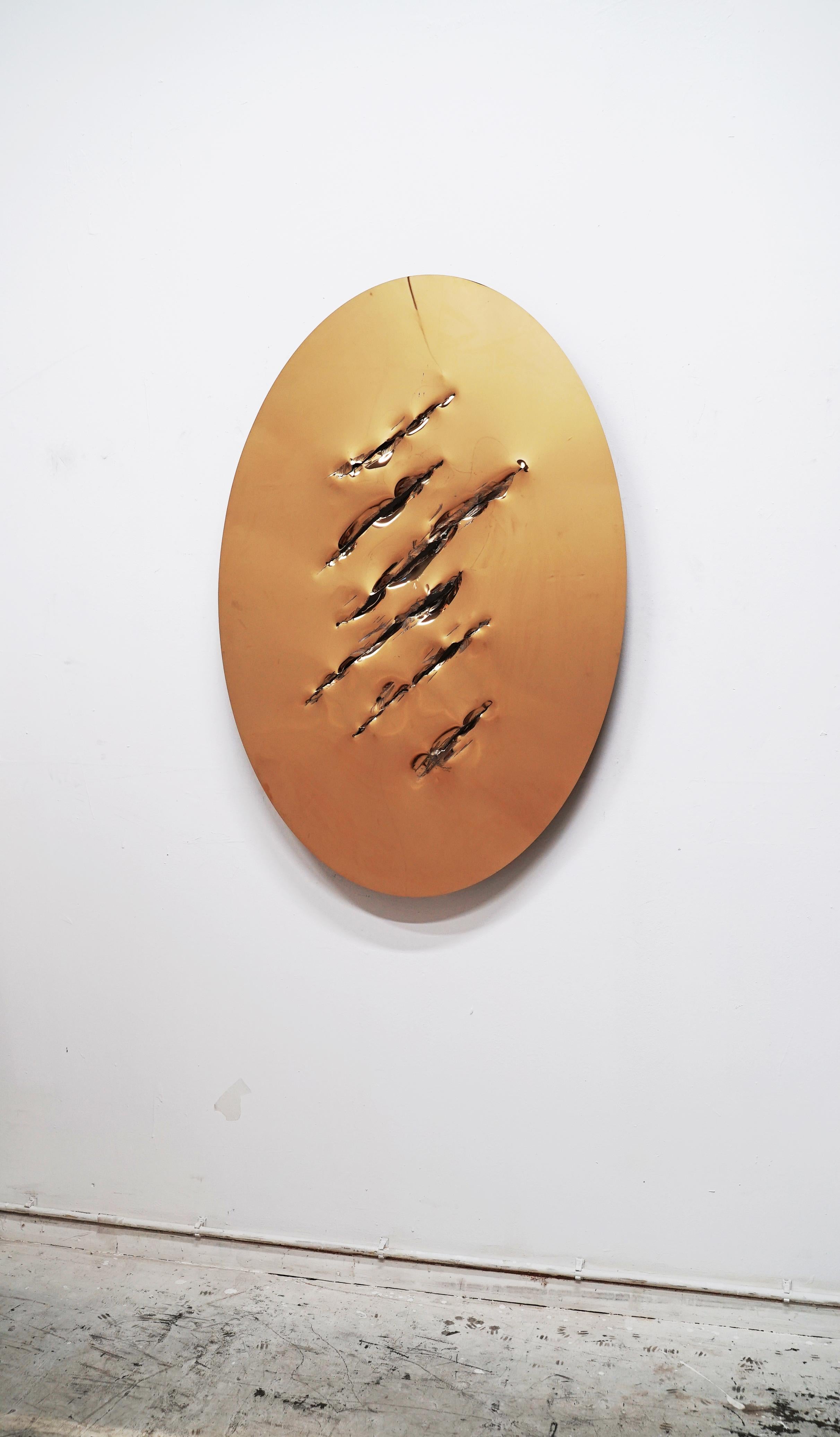 Shiny oval steel artwork with golden mirrored surface with ax cuts 120 x 60 cm - Contemporary Sculpture by John Franzen