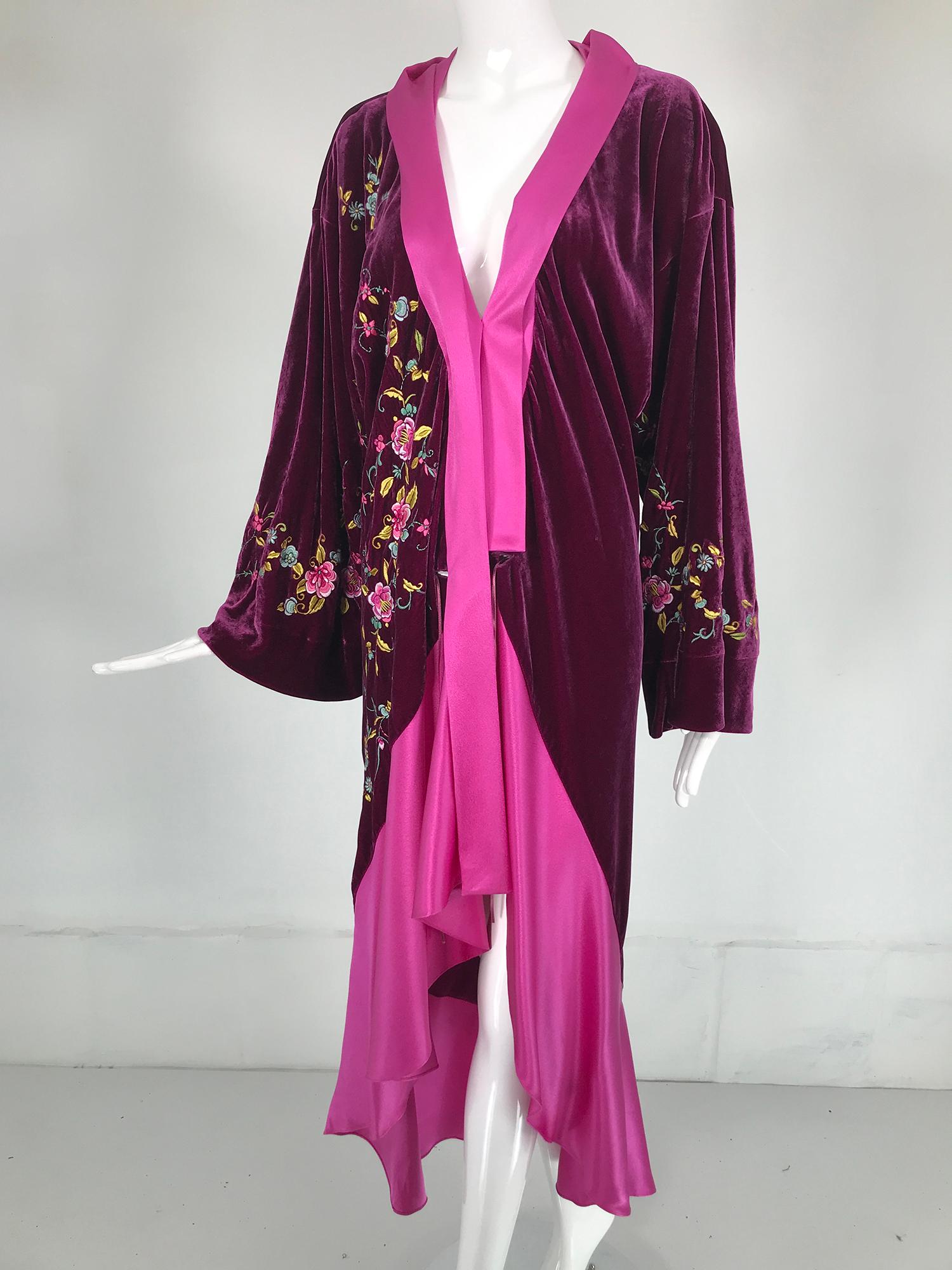 John Galliano 1920s Inspired Embroidered Velvet & Silk Evening Coat Early 2000s 9