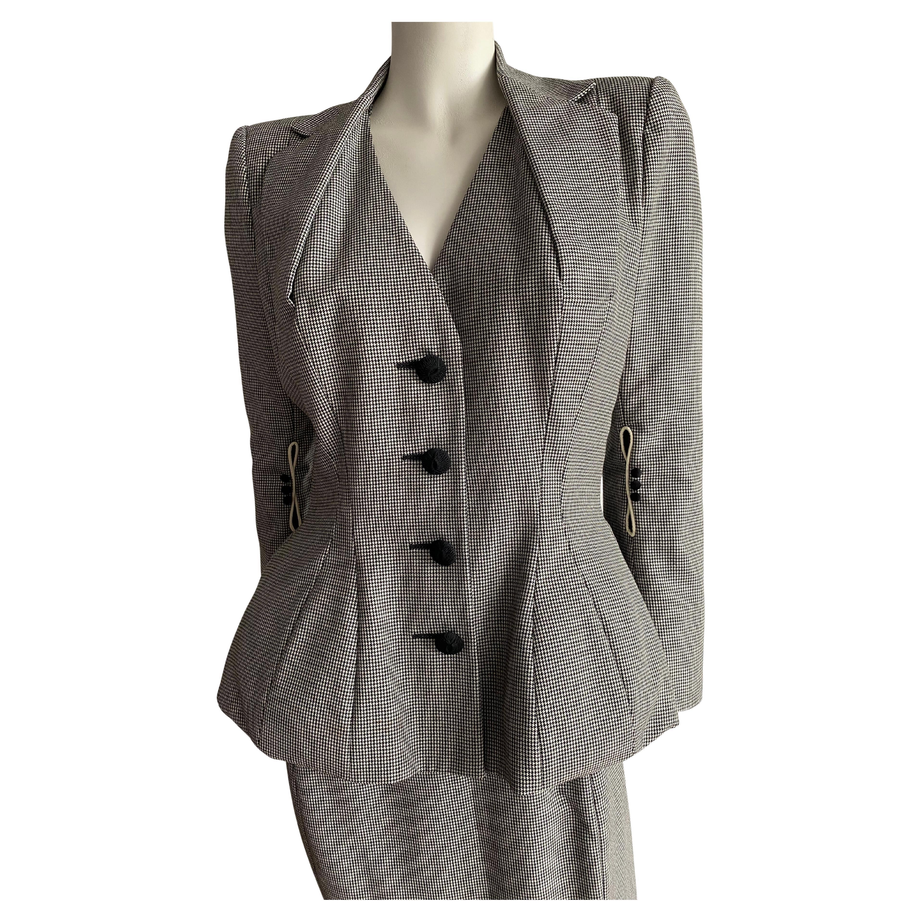 JOHN GALLIANO Vintage Houndstooth Padded Hip Suit In Excellent Condition In New York, NY
