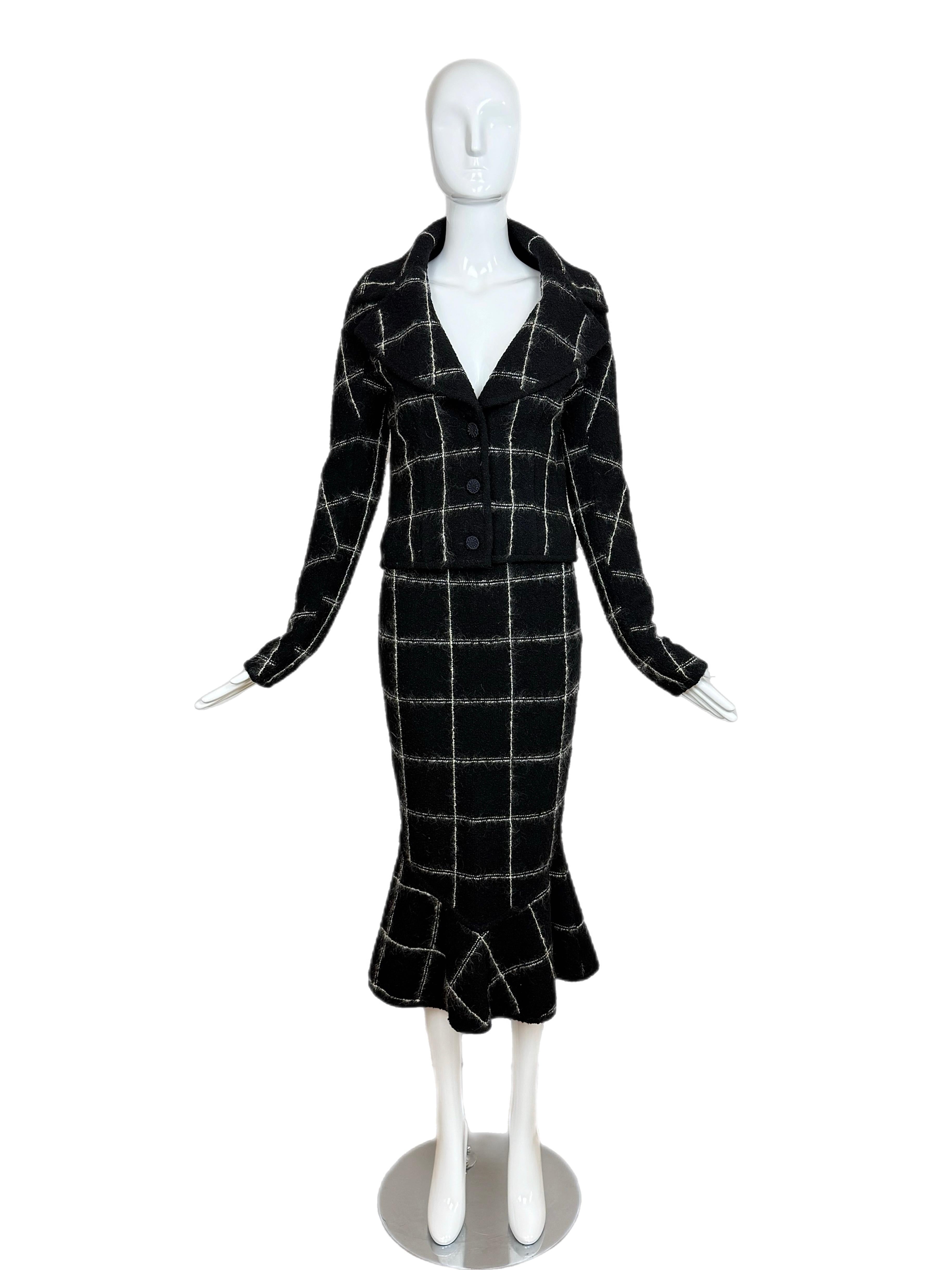 John Galliano
Vintage
AW98
Stampa a quadretti in bianco e nero
Zip laterale sulla gonna
Dimensione Media
Ottime condizioni, nessun difetto

Vendita finale