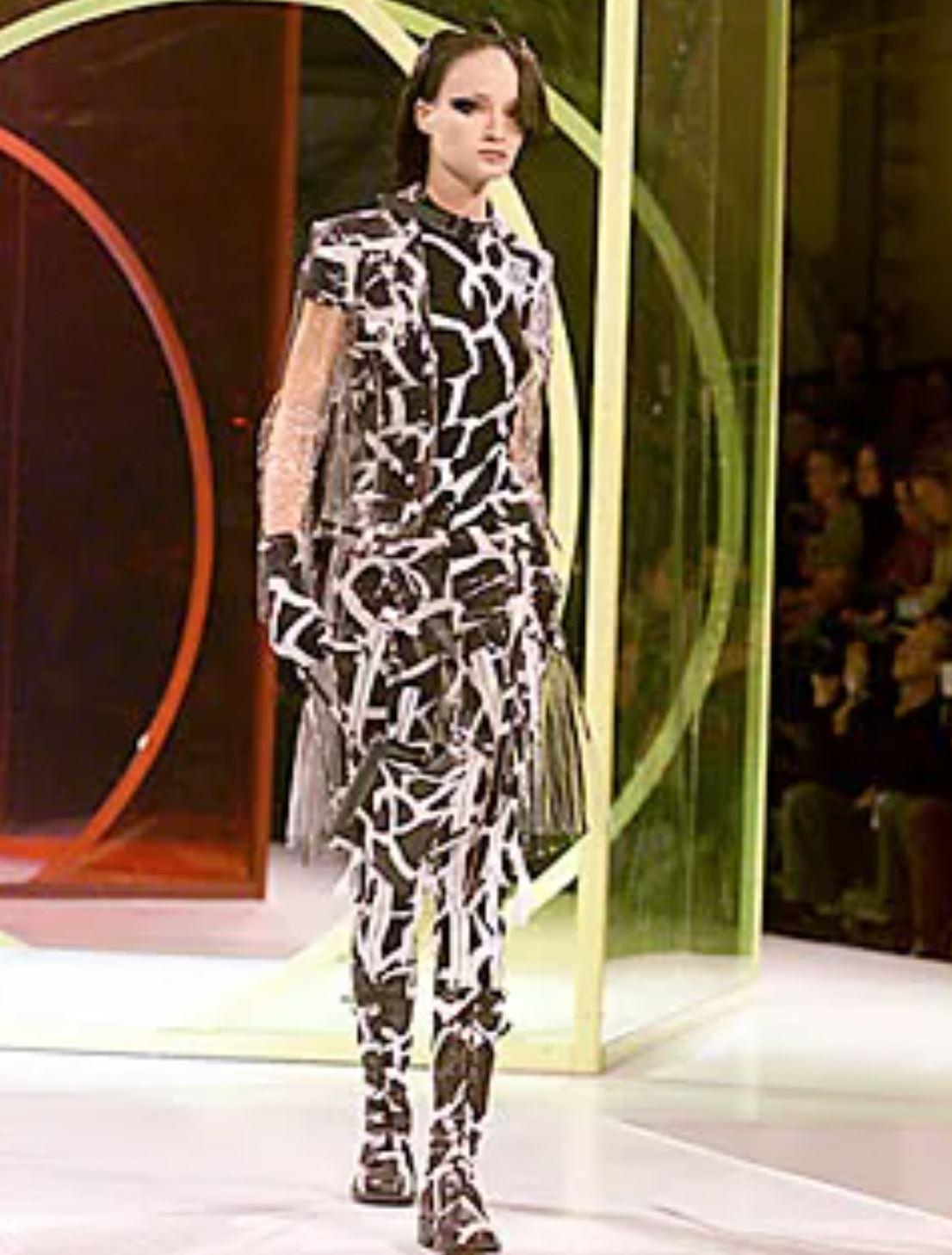 John Galliano 2000 SS Zebra Vintage Schwarz Weiß Laufsteg Großes Abendarbeitskleid im Zustand „Hervorragend“ im Angebot in PARIS, FR
