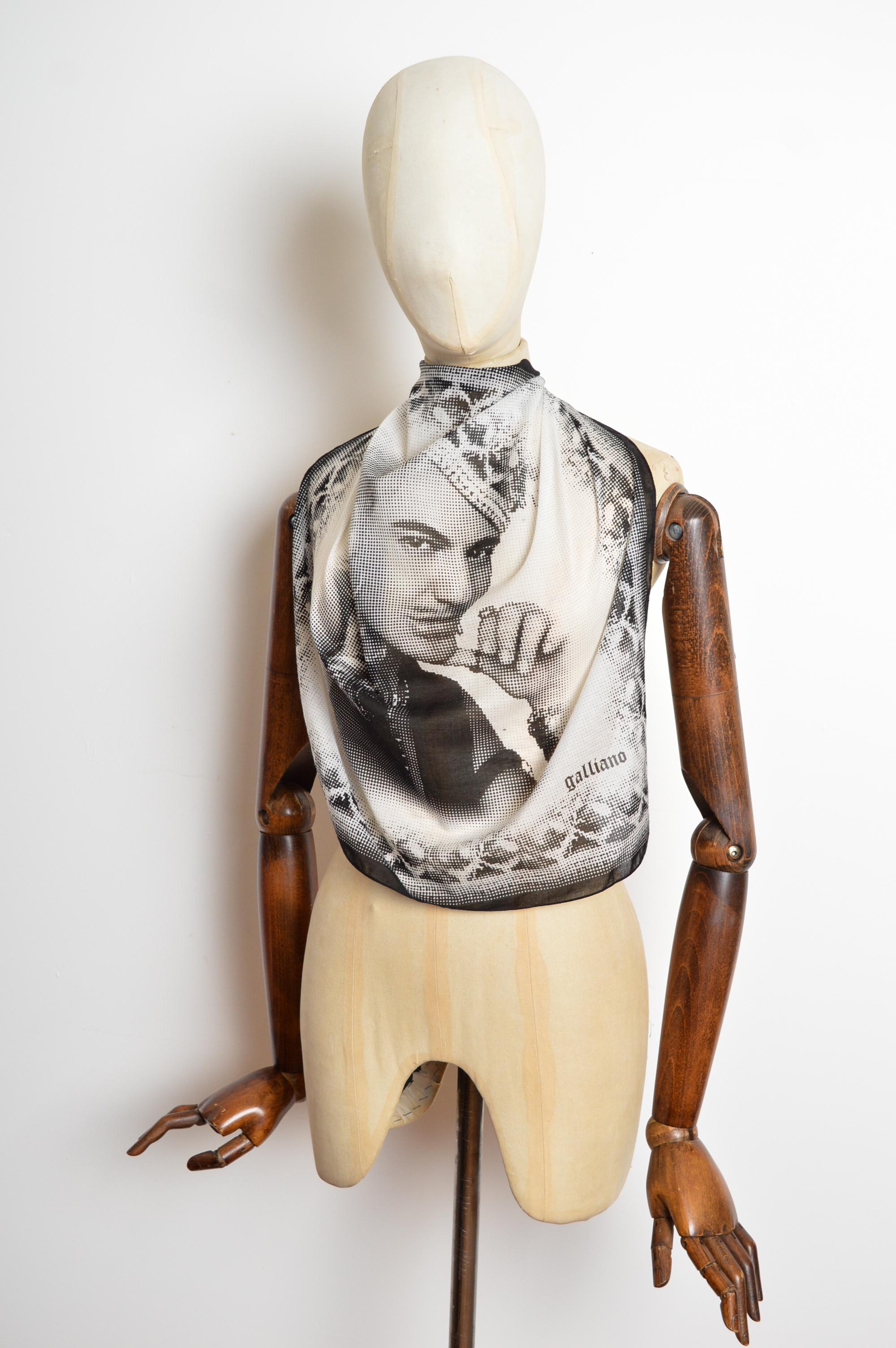 John Galliano 2000's Cotton Pixelated Photograph Print Square / Sciarpa in vendita 2