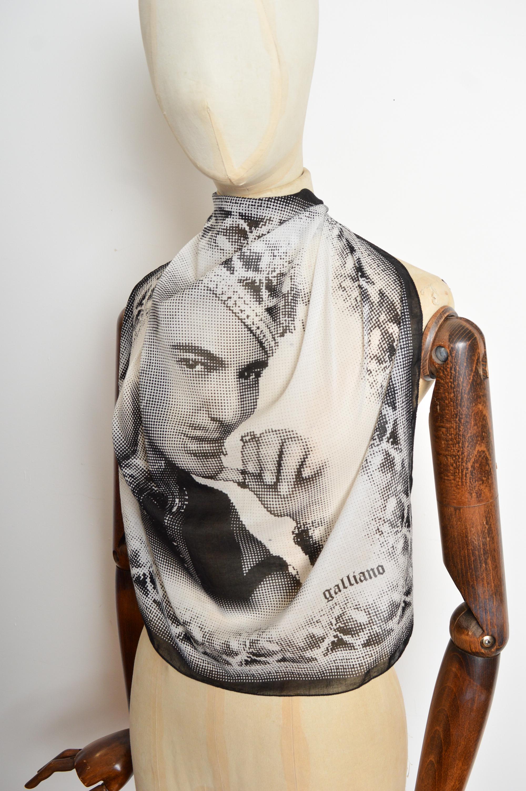 John Galliano 2000's Cotton Pixelated Photograph Print Square / Sciarpa in vendita 3