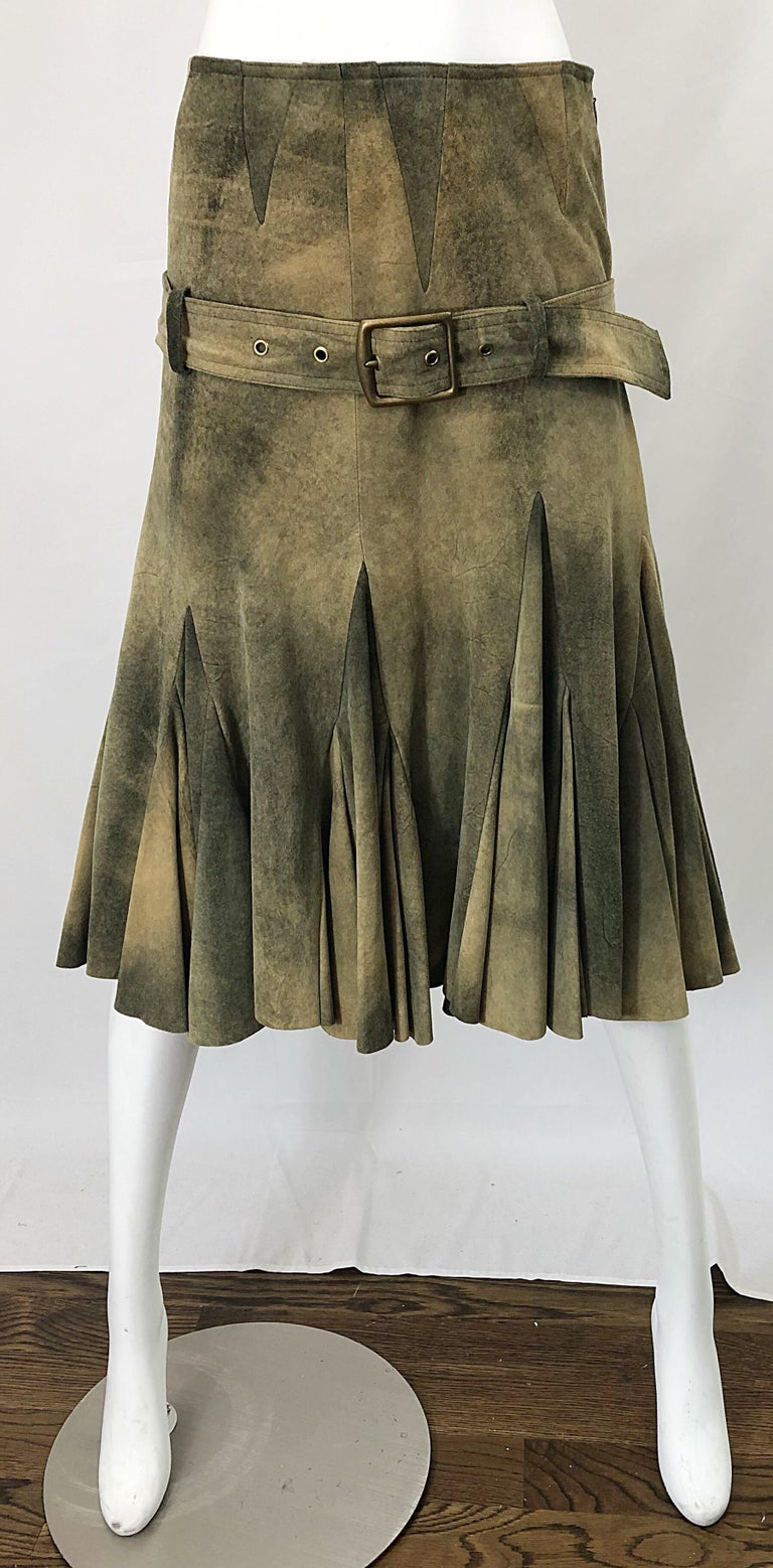 Chic early 2000s JOHN GALLIANO brown distressed print leather skirt! Features a soft leather with a distressed print. Drop waist has a belt that buckles in the front. Flattering descending pleats. Hidden zipper up the side with hook-and-eye closure.