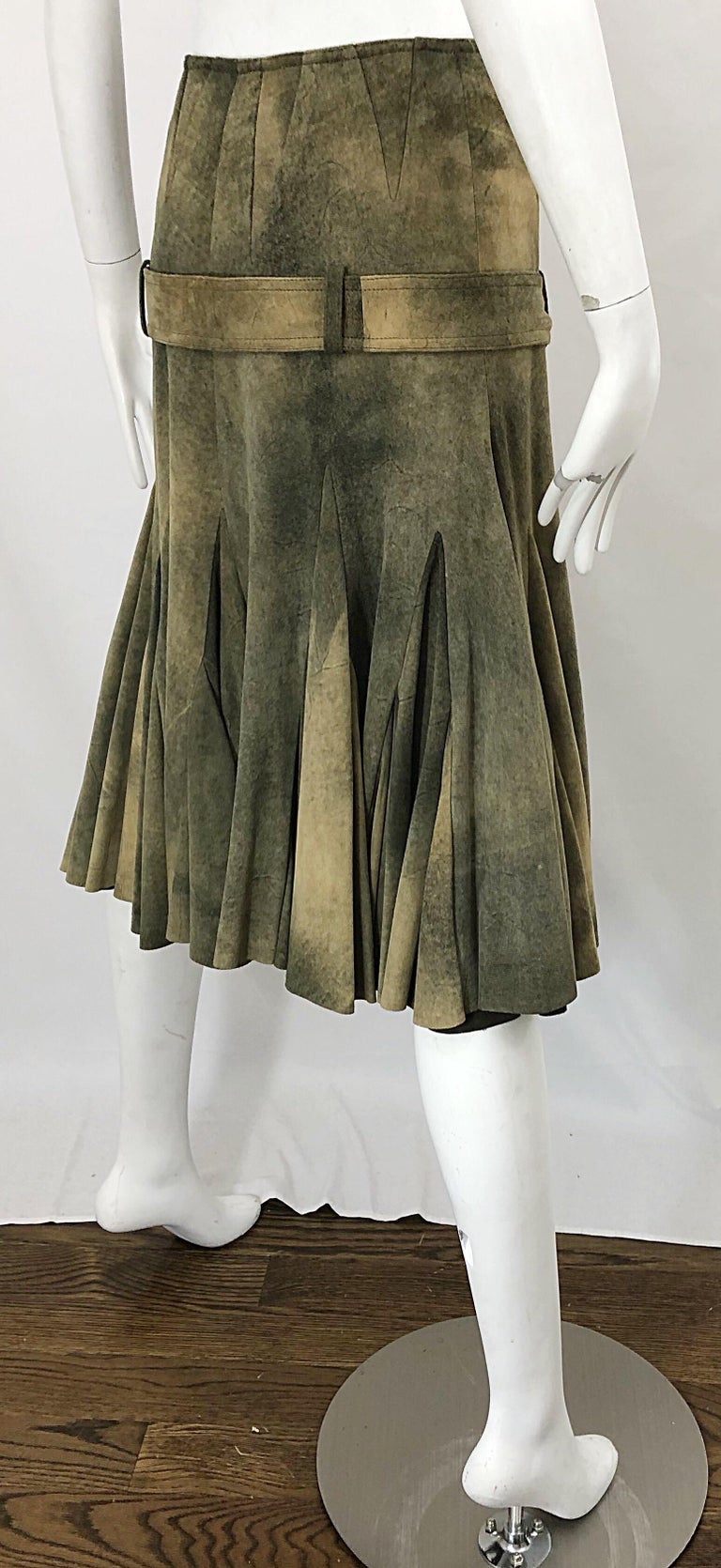 John Galliano 2000s Leather Size 4 Distressed Print Drop Waist Belted Skirt In Excellent Condition For Sale In San Diego, CA