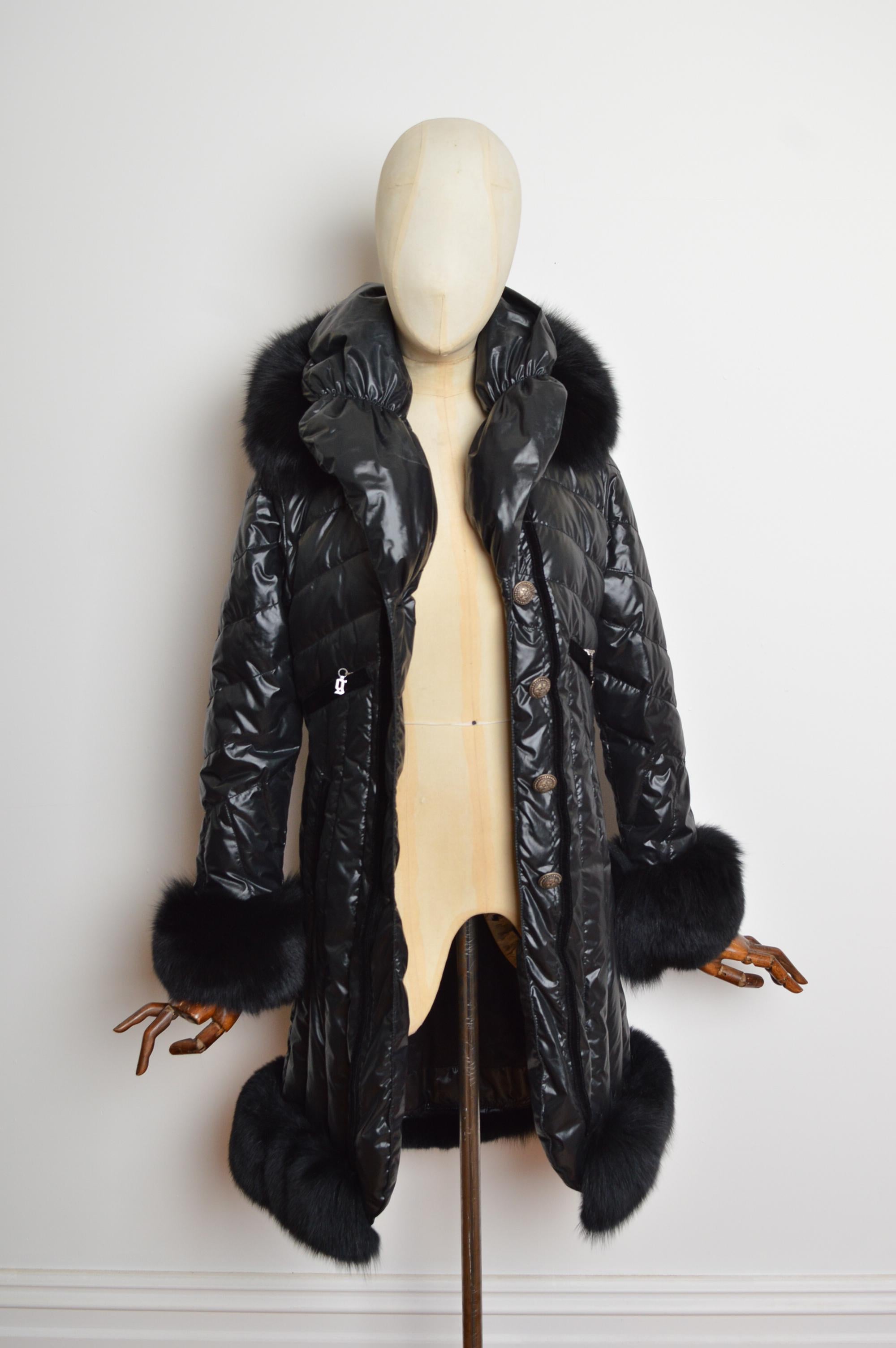 John Galliano 2000 - Cappotto lungo con polsini in pelliccia di volpe nera - Piumino d'oca in vendita 10