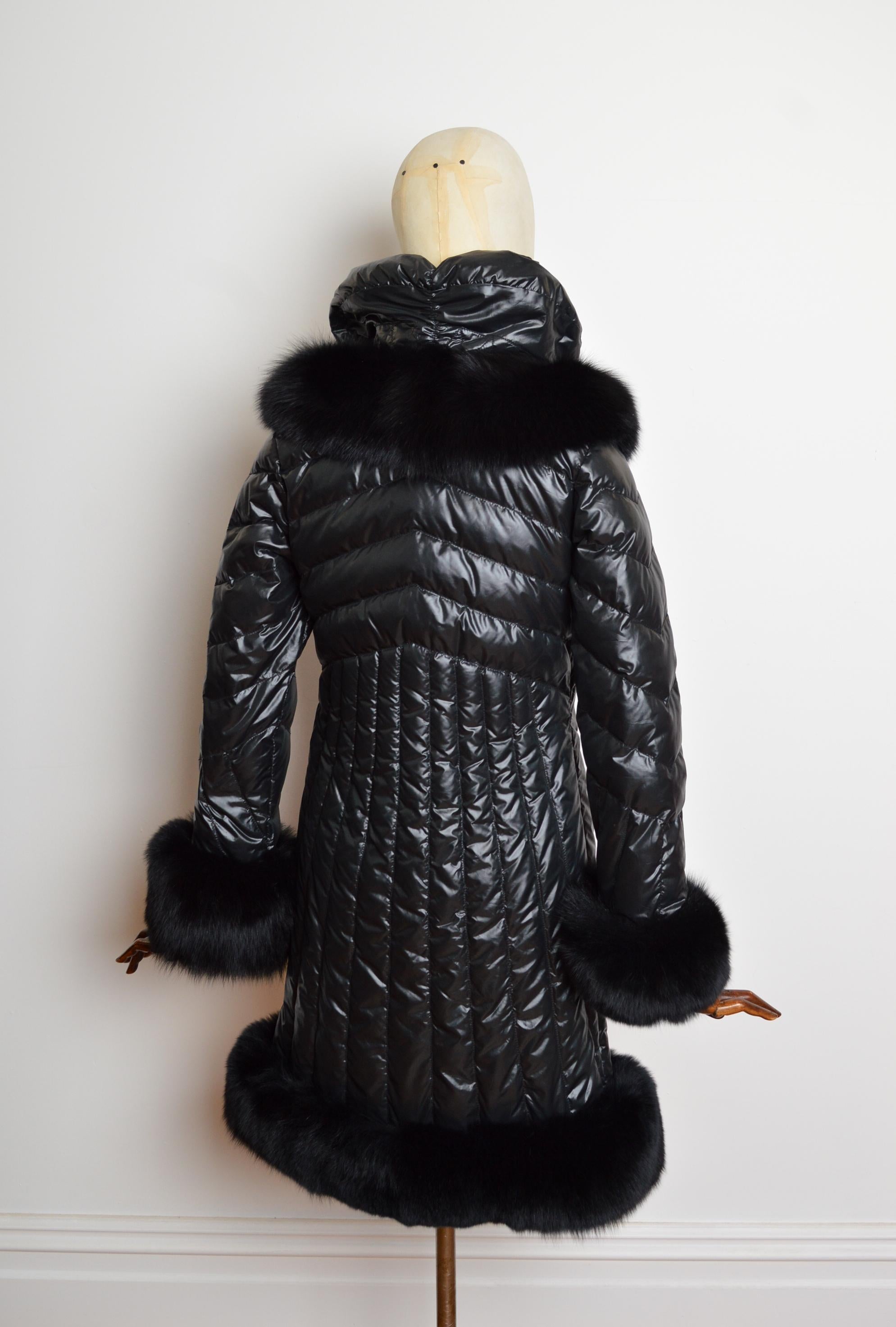 John Galliano 2000 - Cappotto lungo con polsini in pelliccia di volpe nera - Piumino d'oca in vendita 12