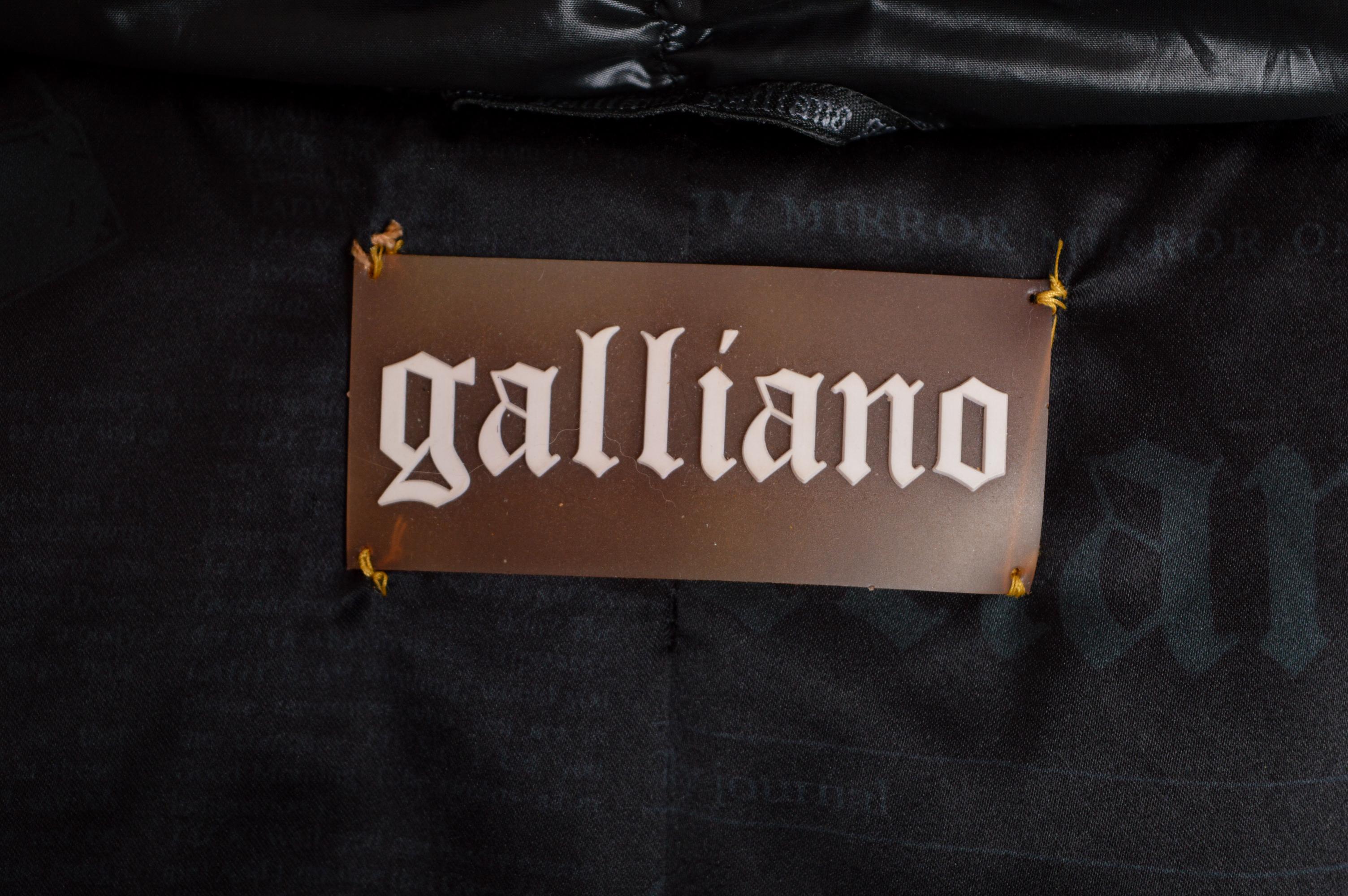 John Galliano 2000 - Cappotto lungo con polsini in pelliccia di volpe nera - Piumino d'oca in vendita 14