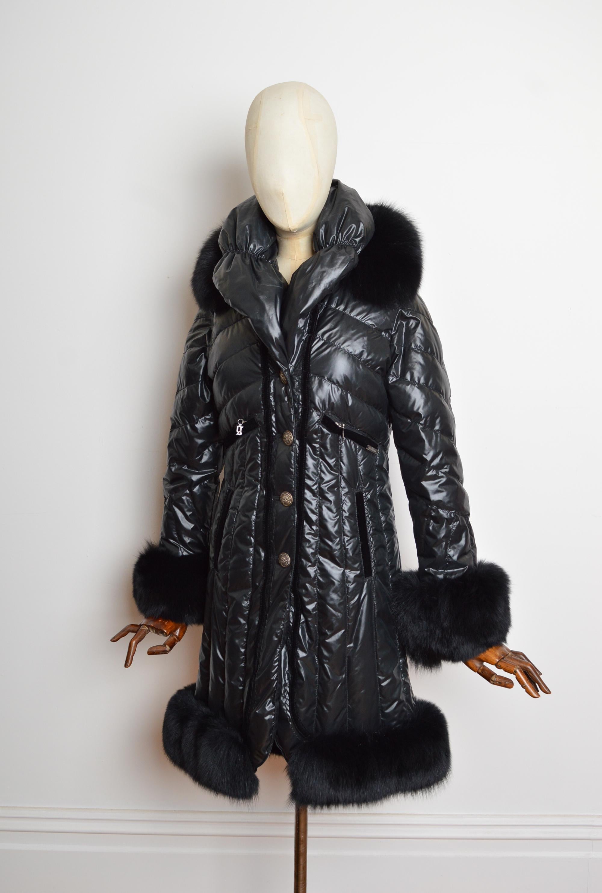 Nero John Galliano 2000 - Cappotto lungo con polsini in pelliccia di volpe nera - Piumino d'oca in vendita