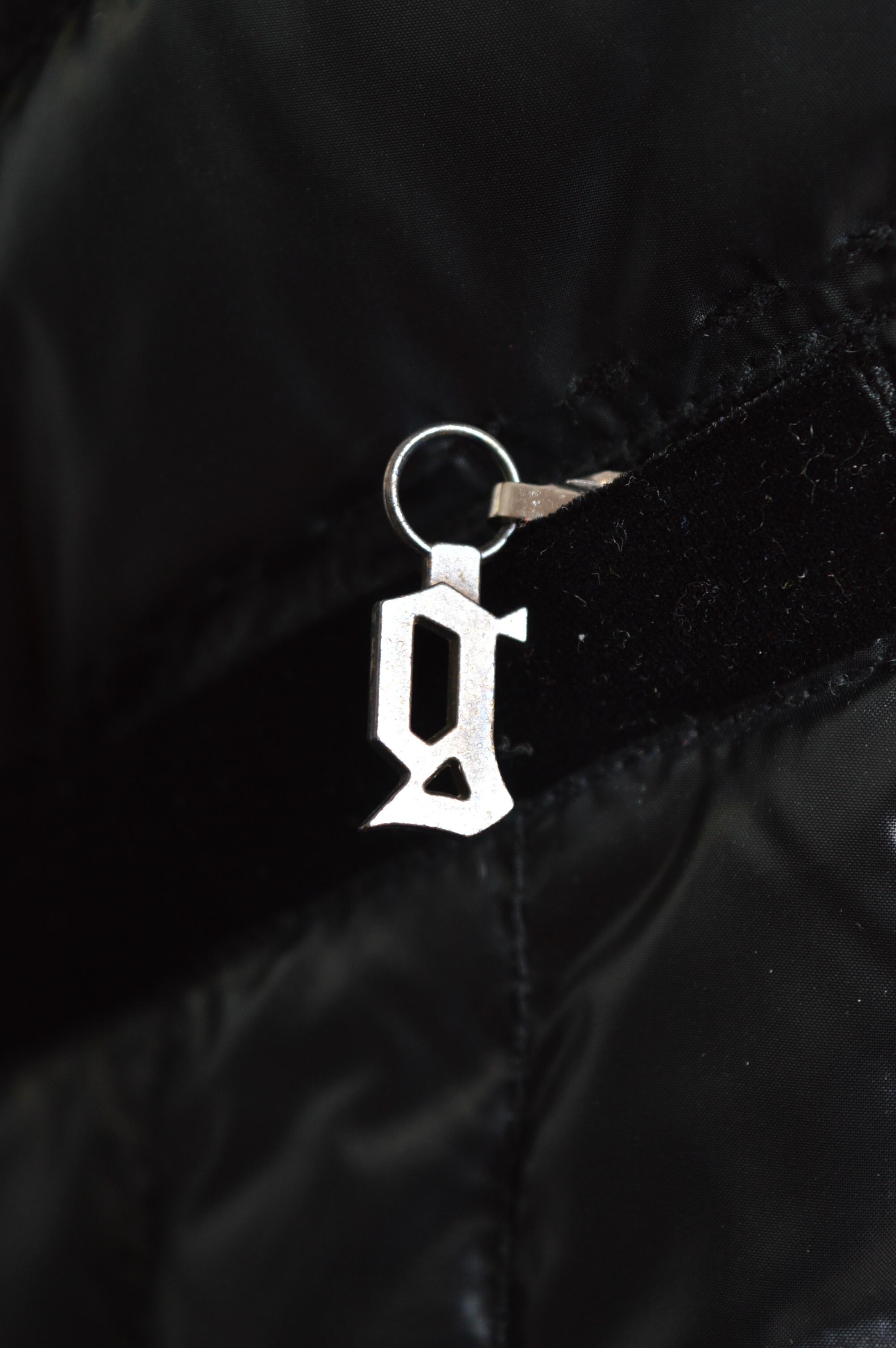 John Galliano 2000 - Cappotto lungo con polsini in pelliccia di volpe nera - Piumino d'oca in vendita 1