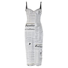 John Galliano - Vestito con stampa su carta da giornale degli anni 2000 John Galliano - Vestito con stampa su carta da giornale degli anni 2000