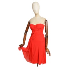 John Galliano 2000 - Vestito da cocktail senza spalline in chiffon rosso di seta tagliato in sbieco