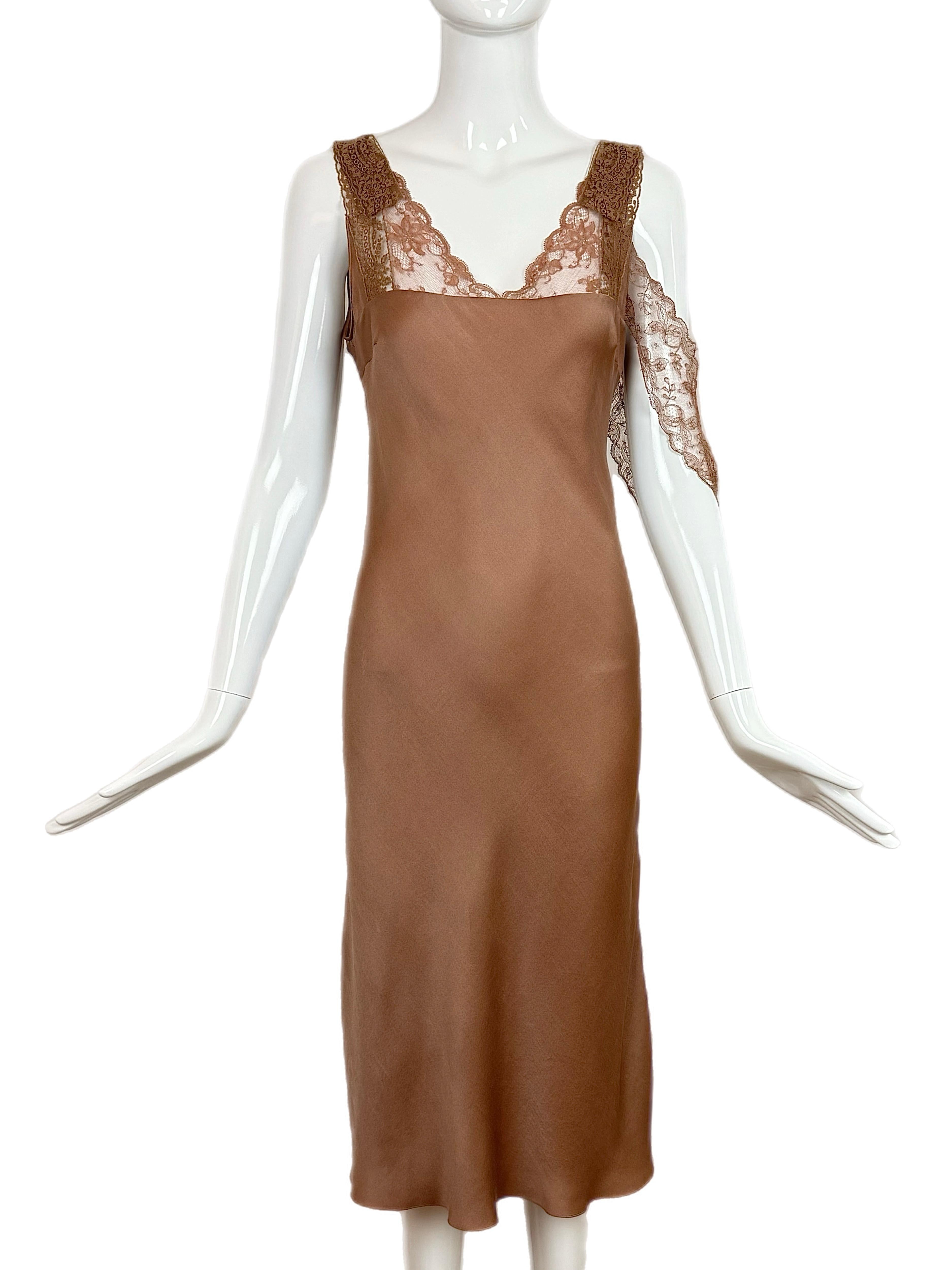 John Galliano
Vintage
SS06
100% silk
Tan color
Lace detailing
Pullover
Size F40
Excellent Condition. Tonal color stains on the inside only, that do not in any way show through the outside (see last picture)
Measurements in inches laying flat: length