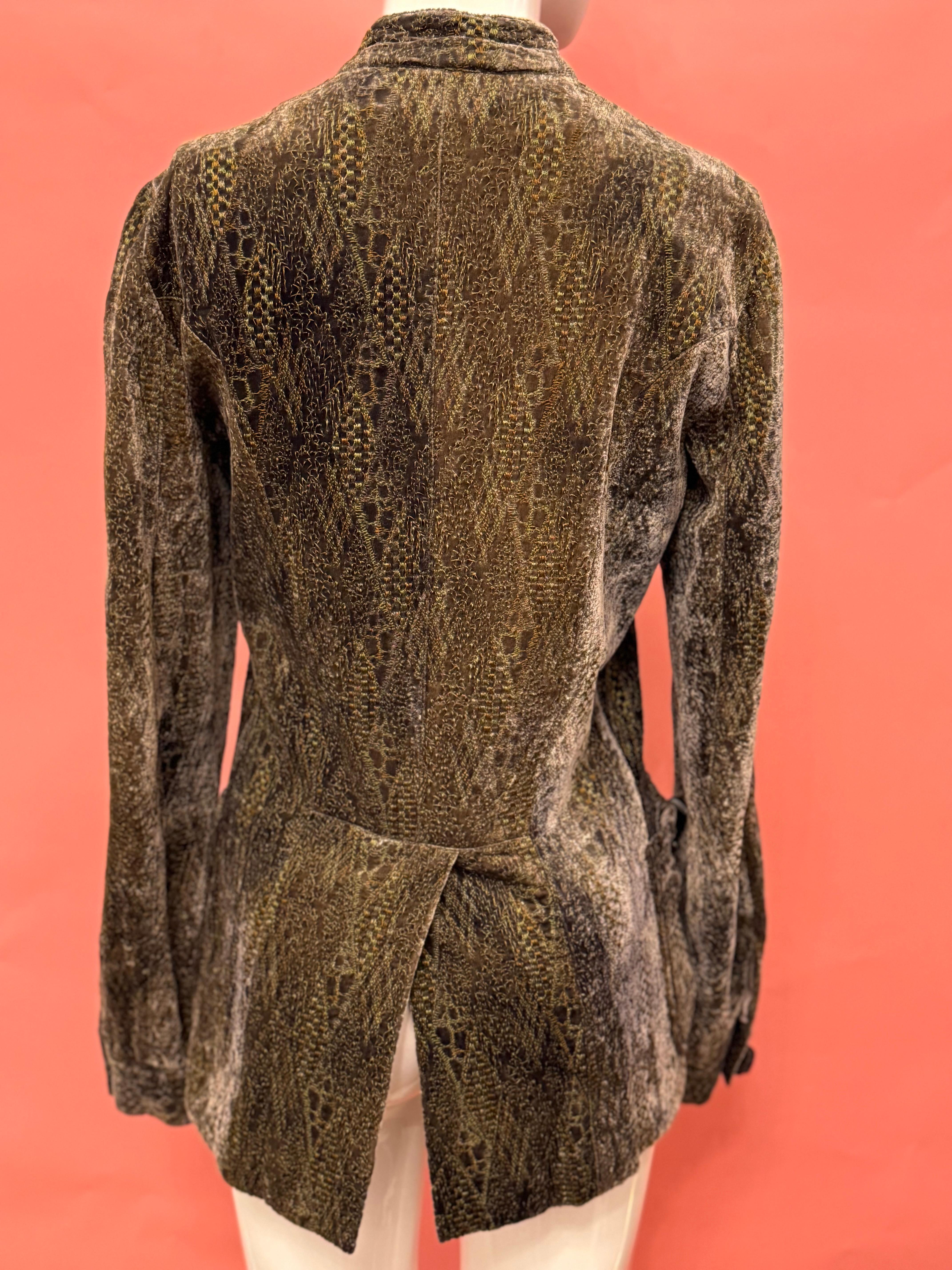 Giacca con ricamo in velluto d'archivio di John Galliano in vendita 5