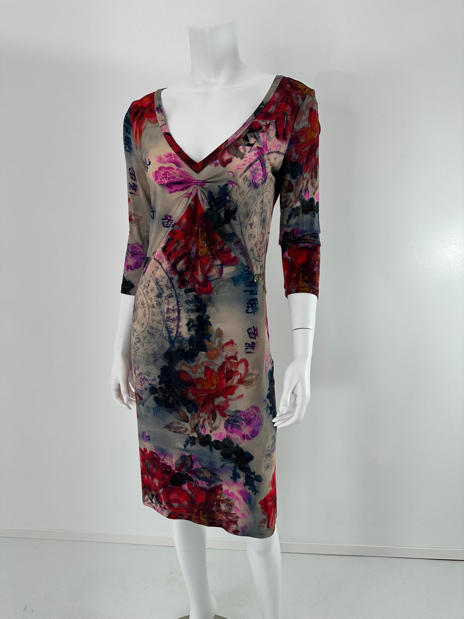 John Galliano - Robe à col V en maille extensible imprimée sur le thème de l'Asie en vente 6