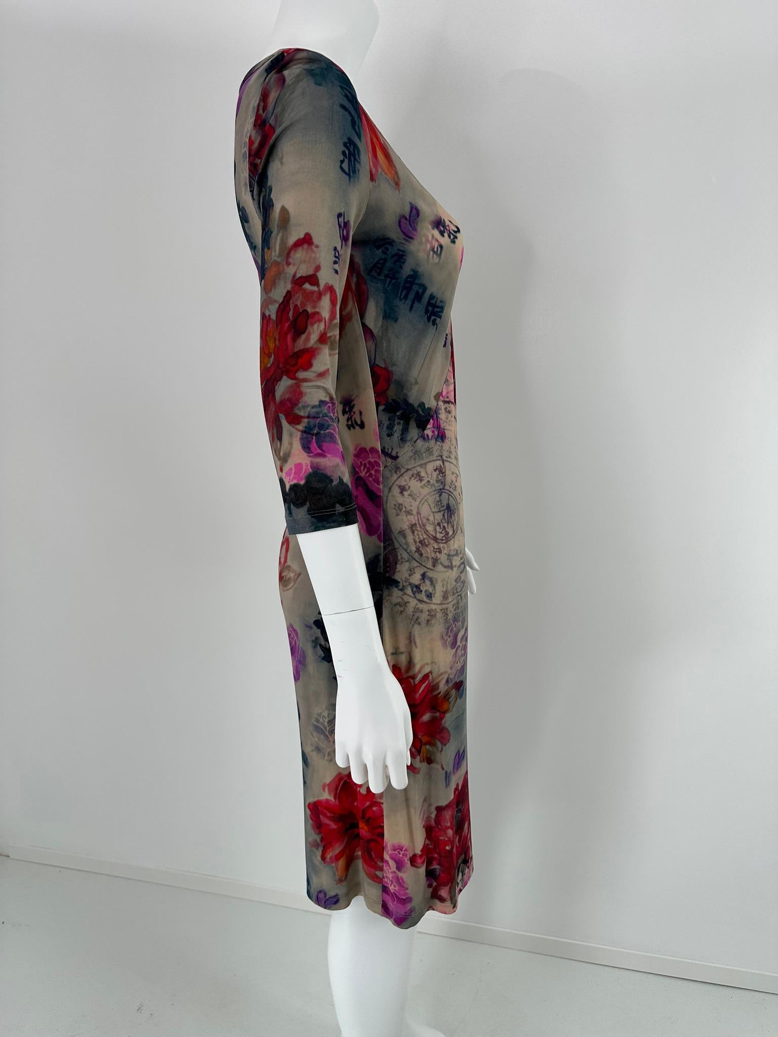 John Galliano - Robe à col V en maille extensible imprimée sur le thème de l'Asie Bon état - En vente à West Palm Beach, FL