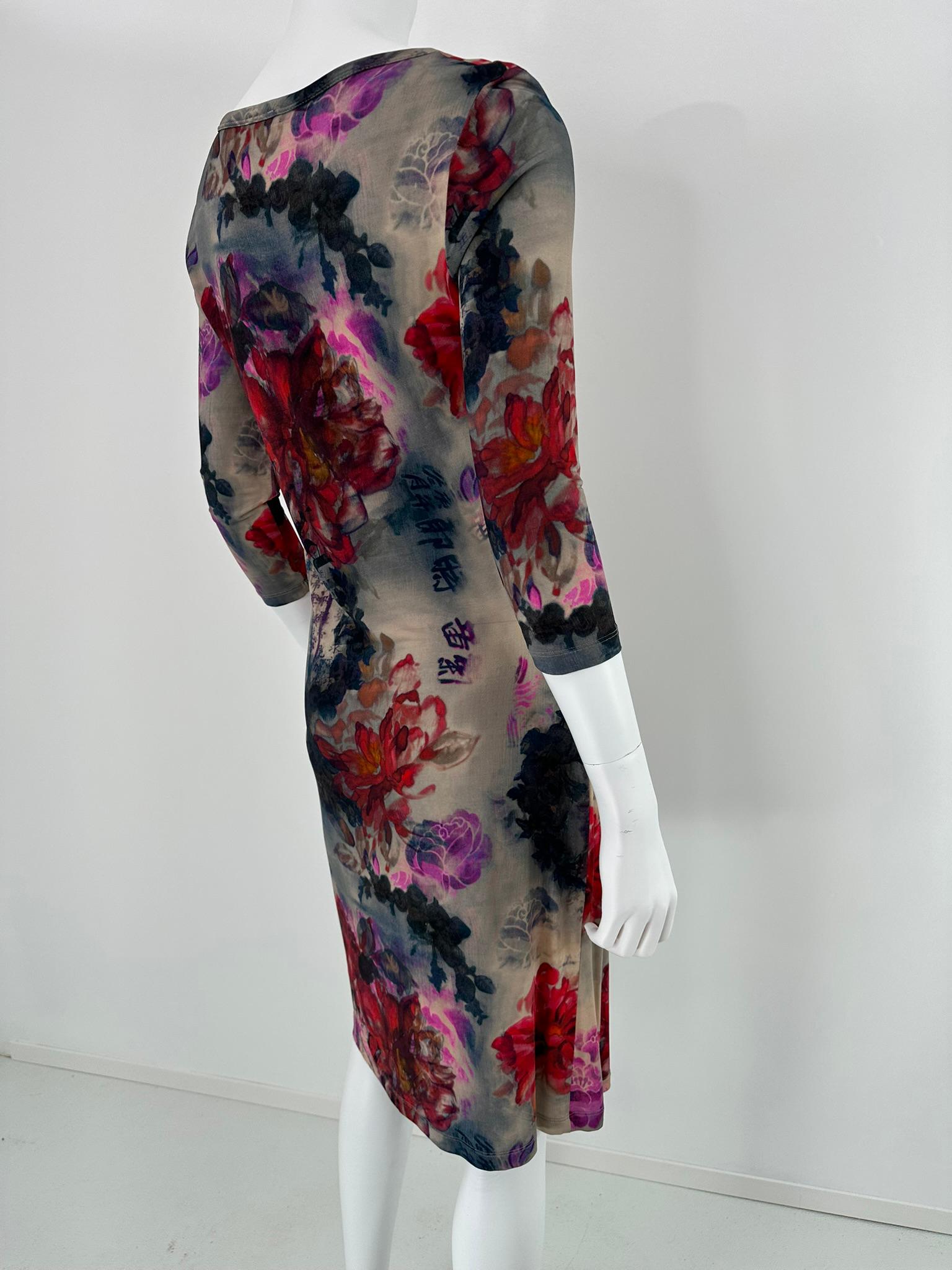 John Galliano - Robe à col V en maille extensible imprimée sur le thème de l'Asie en vente 1