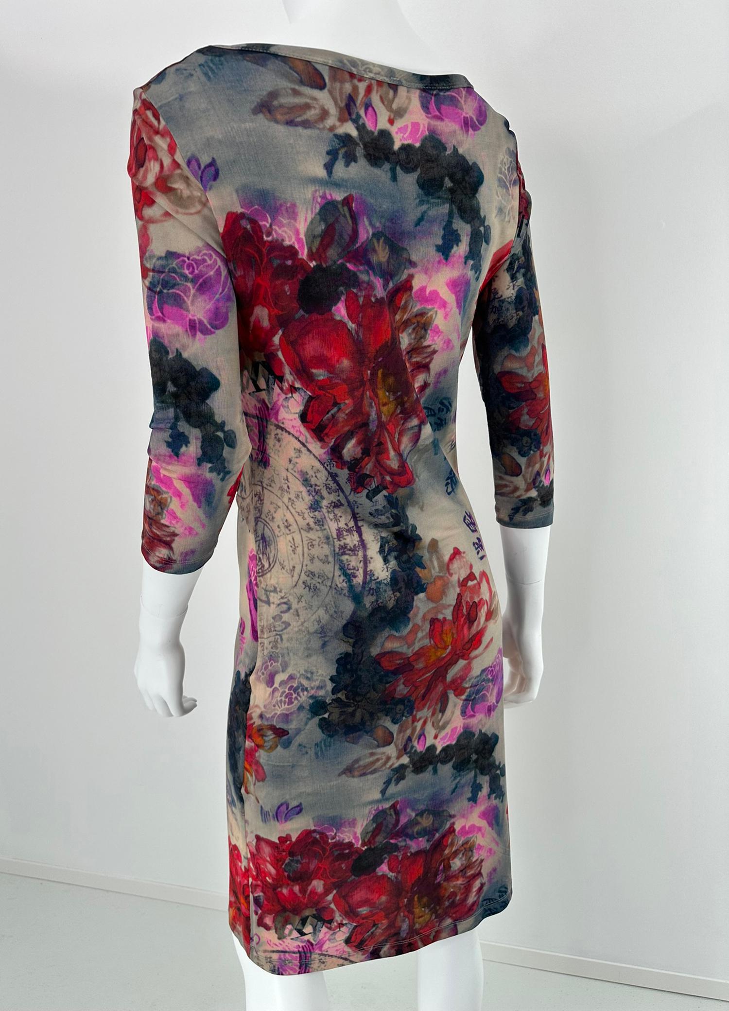 John Galliano - Robe à col V en maille extensible imprimée sur le thème de l'Asie en vente 3