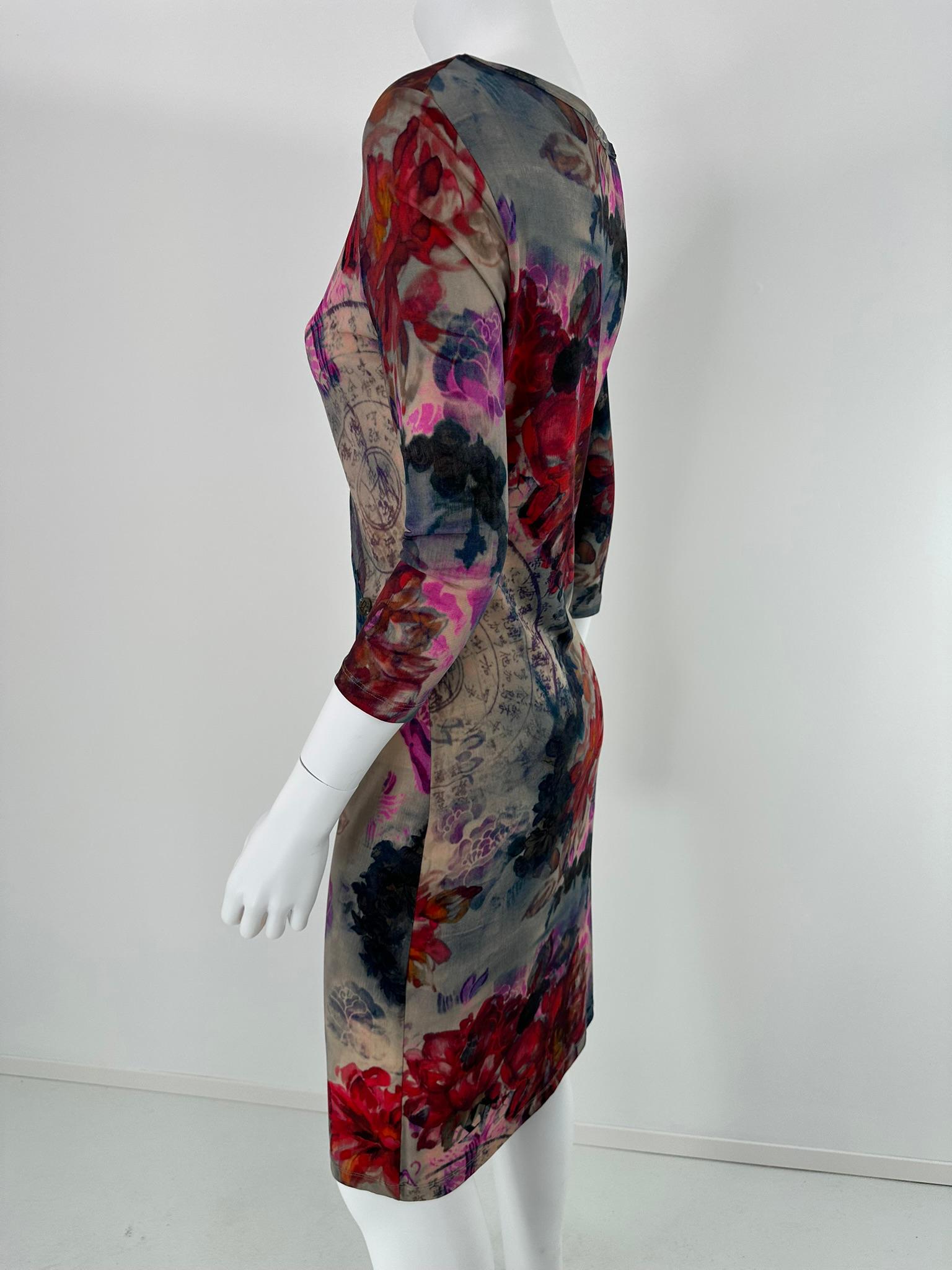 John Galliano - Robe à col V en maille extensible imprimée sur le thème de l'Asie en vente 4