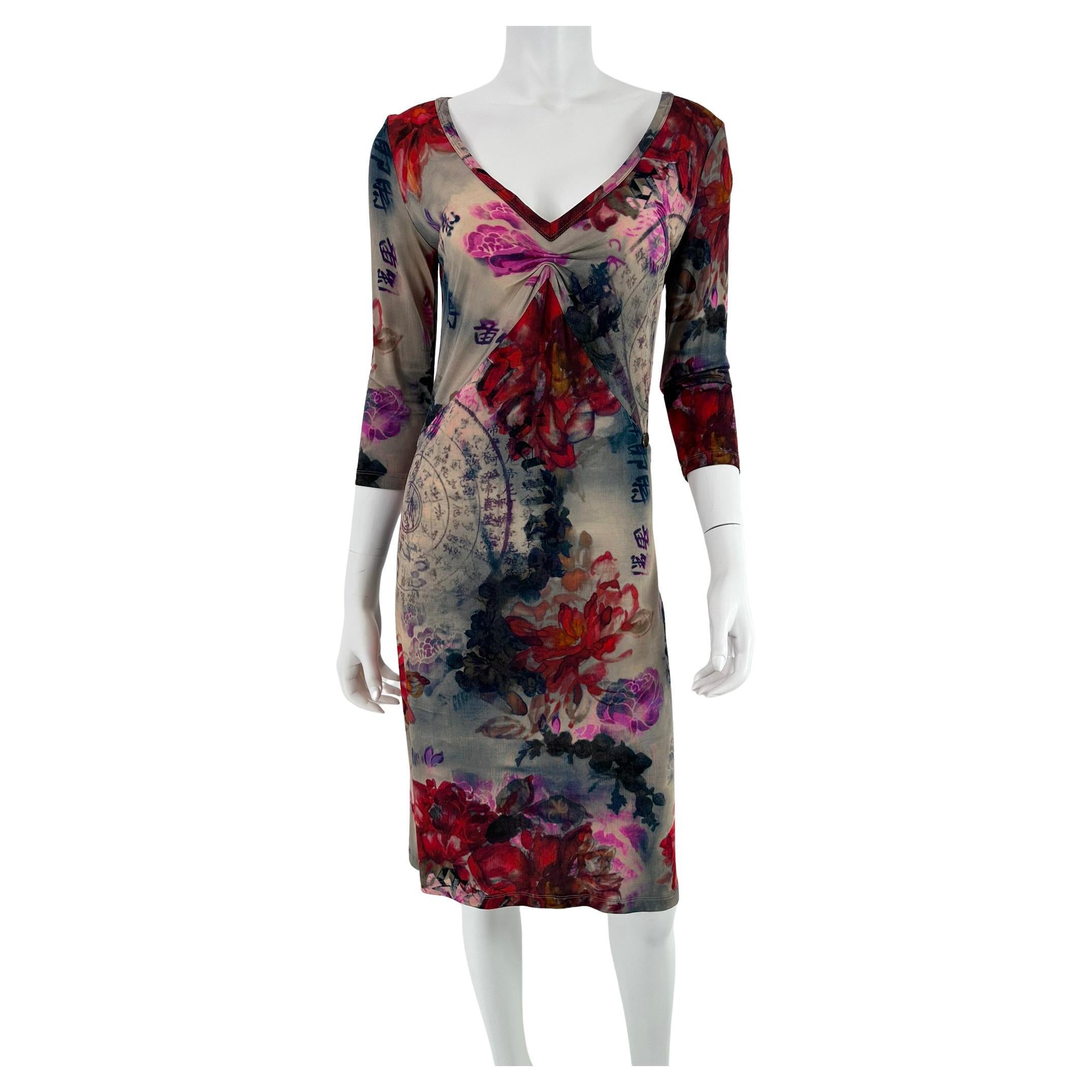 John Galliano - Robe à col V en maille extensible imprimée sur le thème de l'Asie en vente